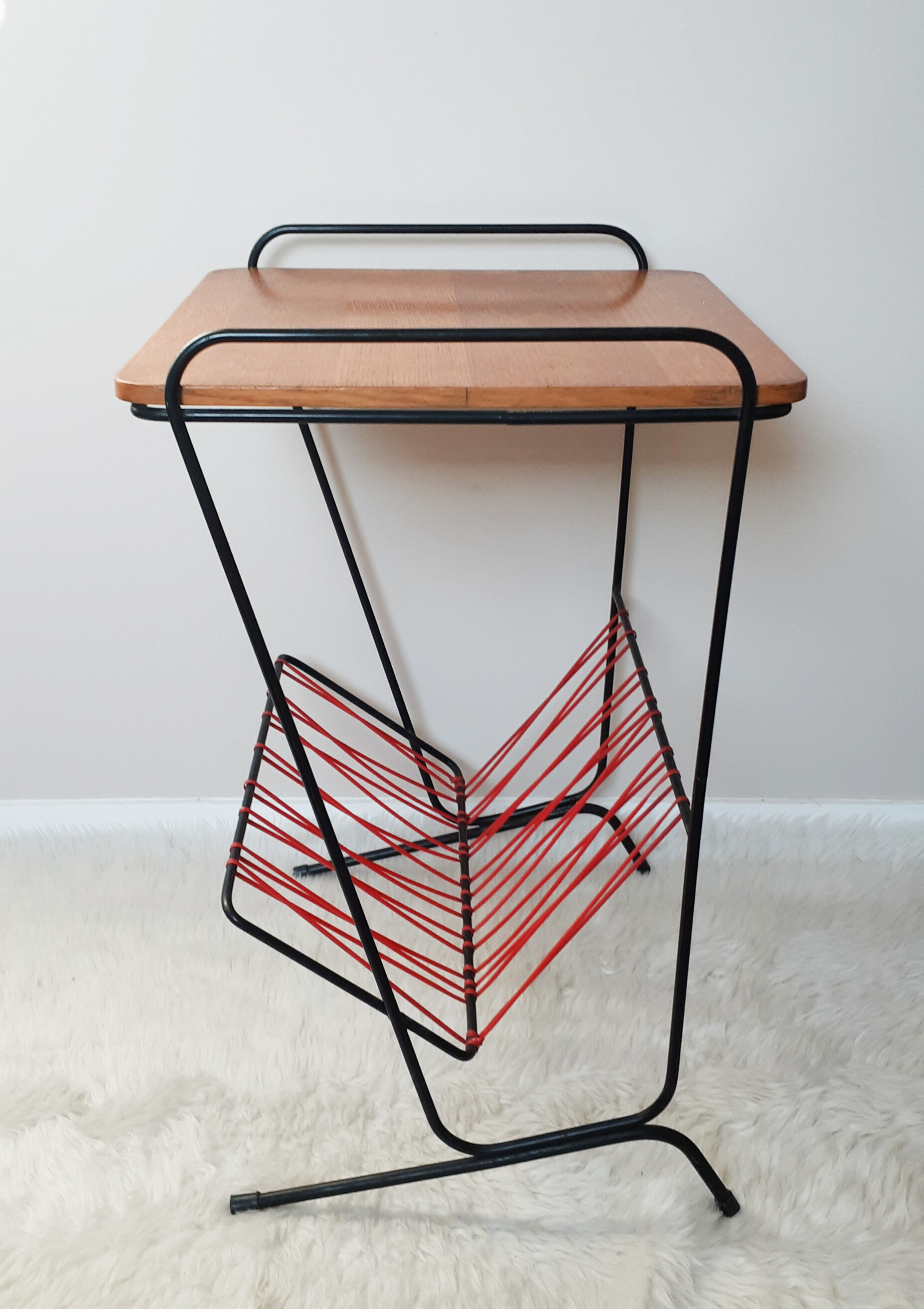 Scoubidou magazines rack