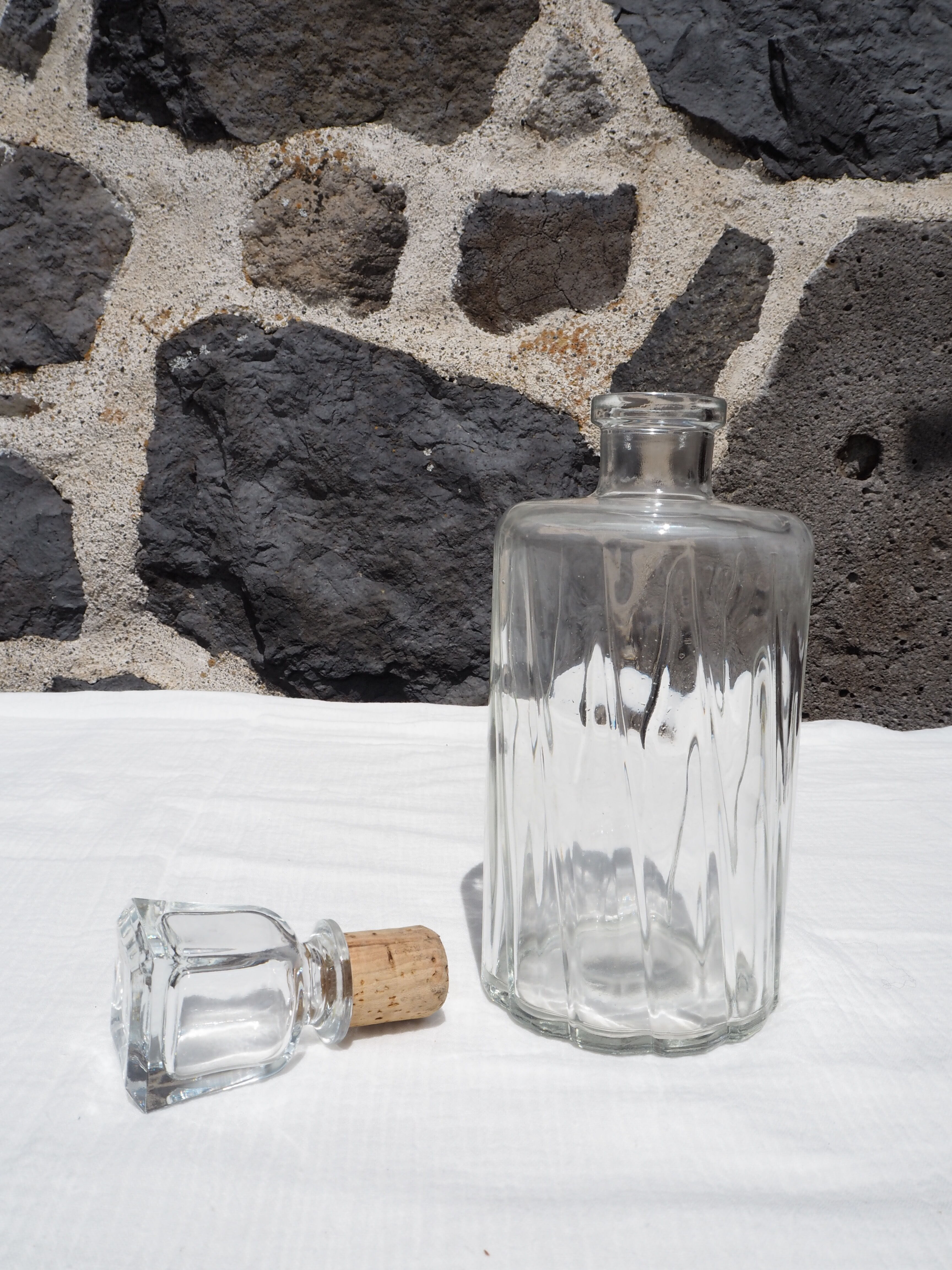 Glass whisky decanter