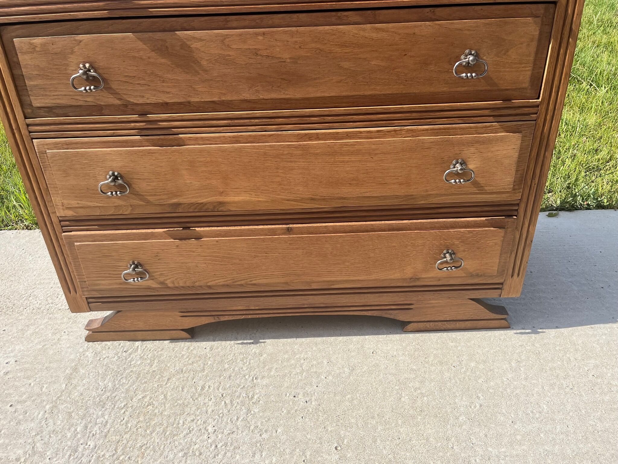 Art Deco chest of drawers, mustache feet