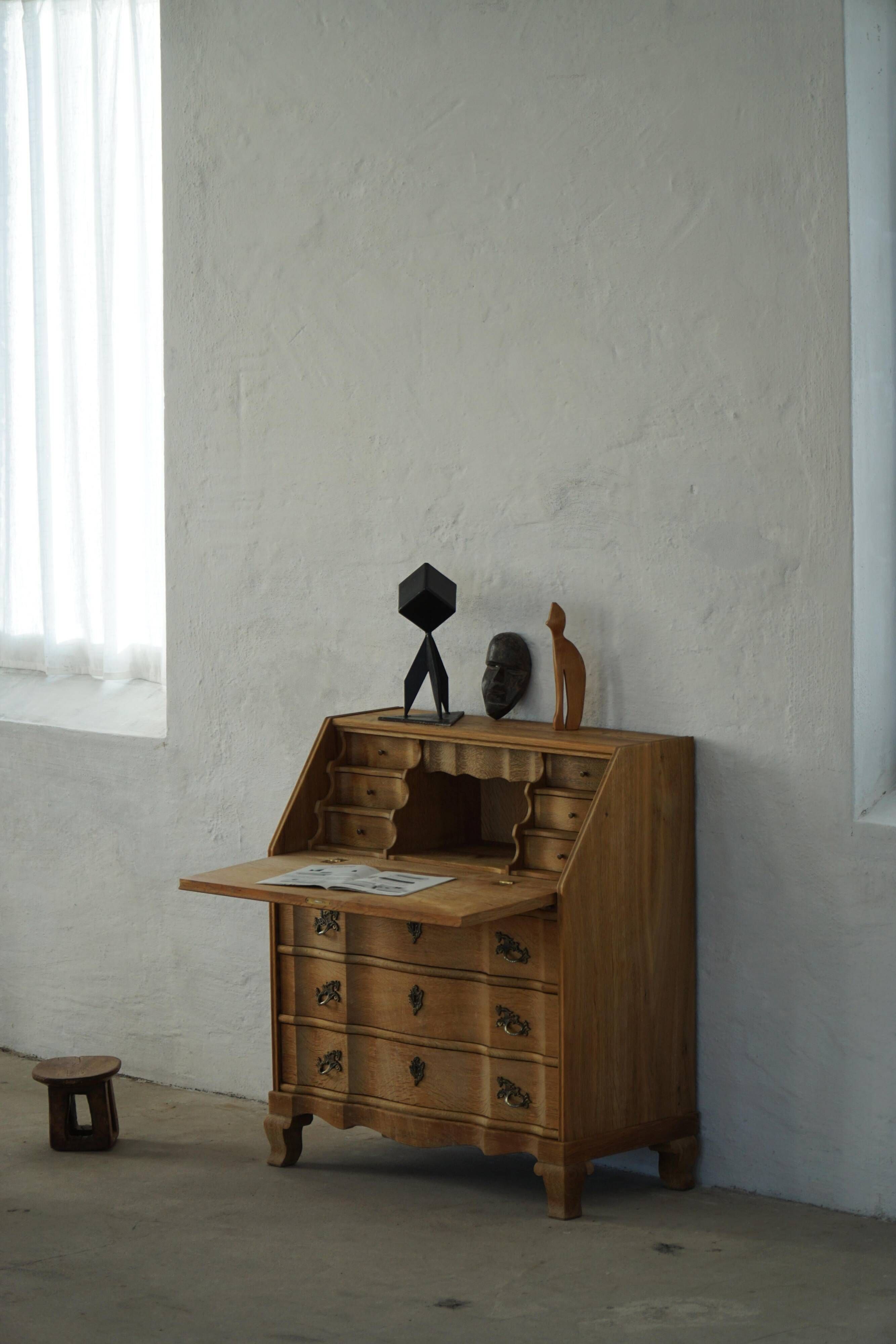 Milieu du 20e siècle, Danis Modern Oak Drop-Front Secretary Desk / Bureau