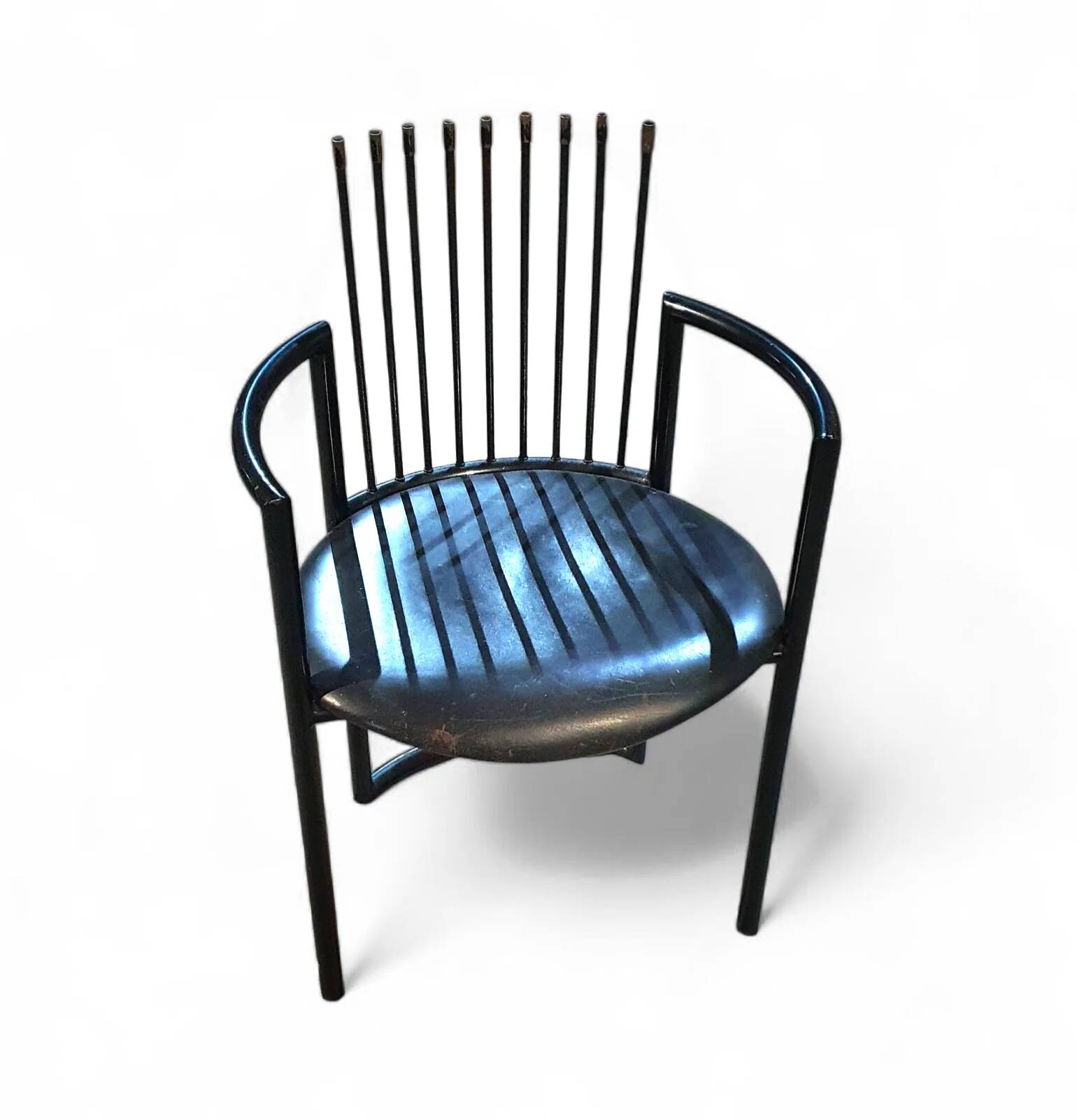Fauteuil avant-gardiste en cuir et ressorts, Italie années 1980
