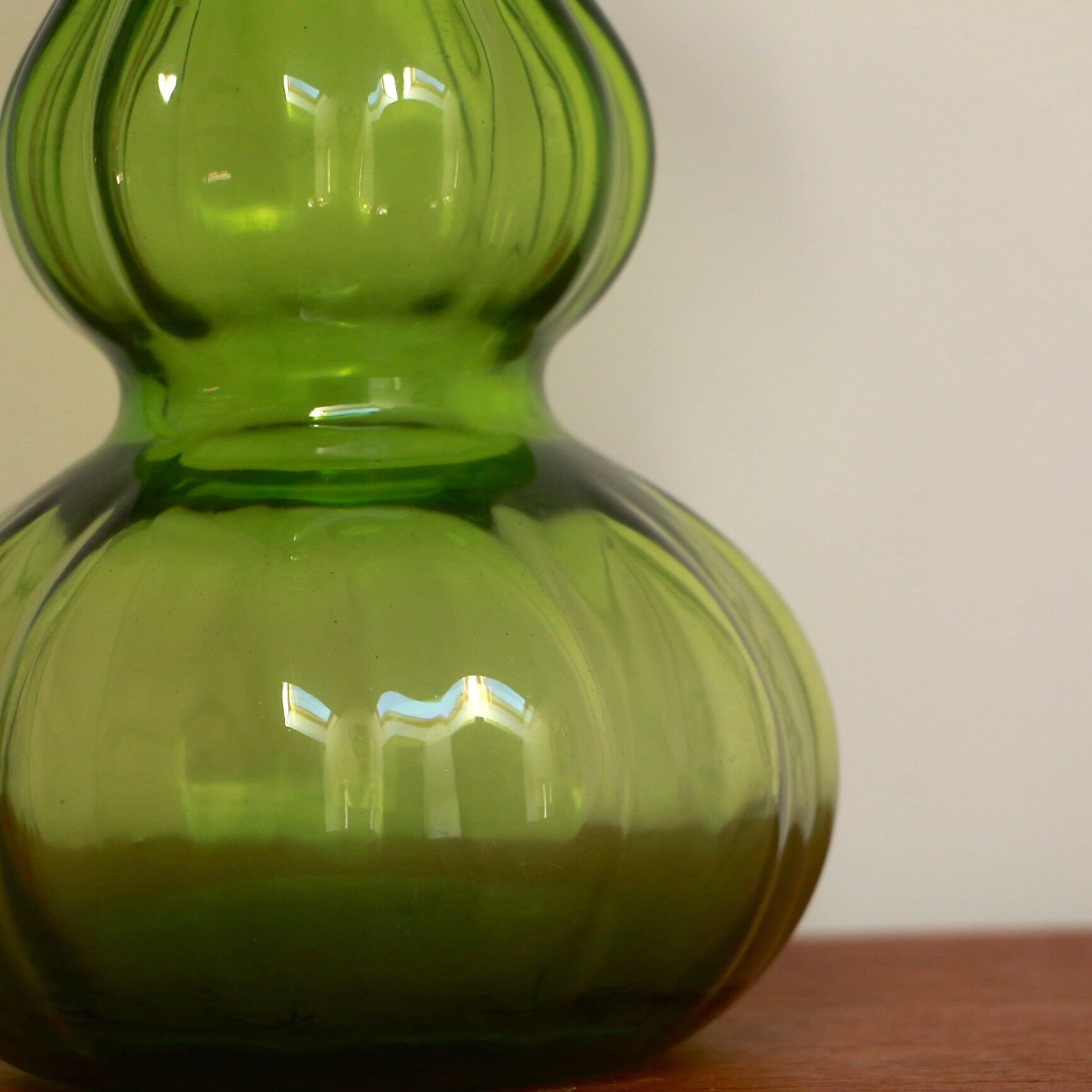 Vase en verre vert