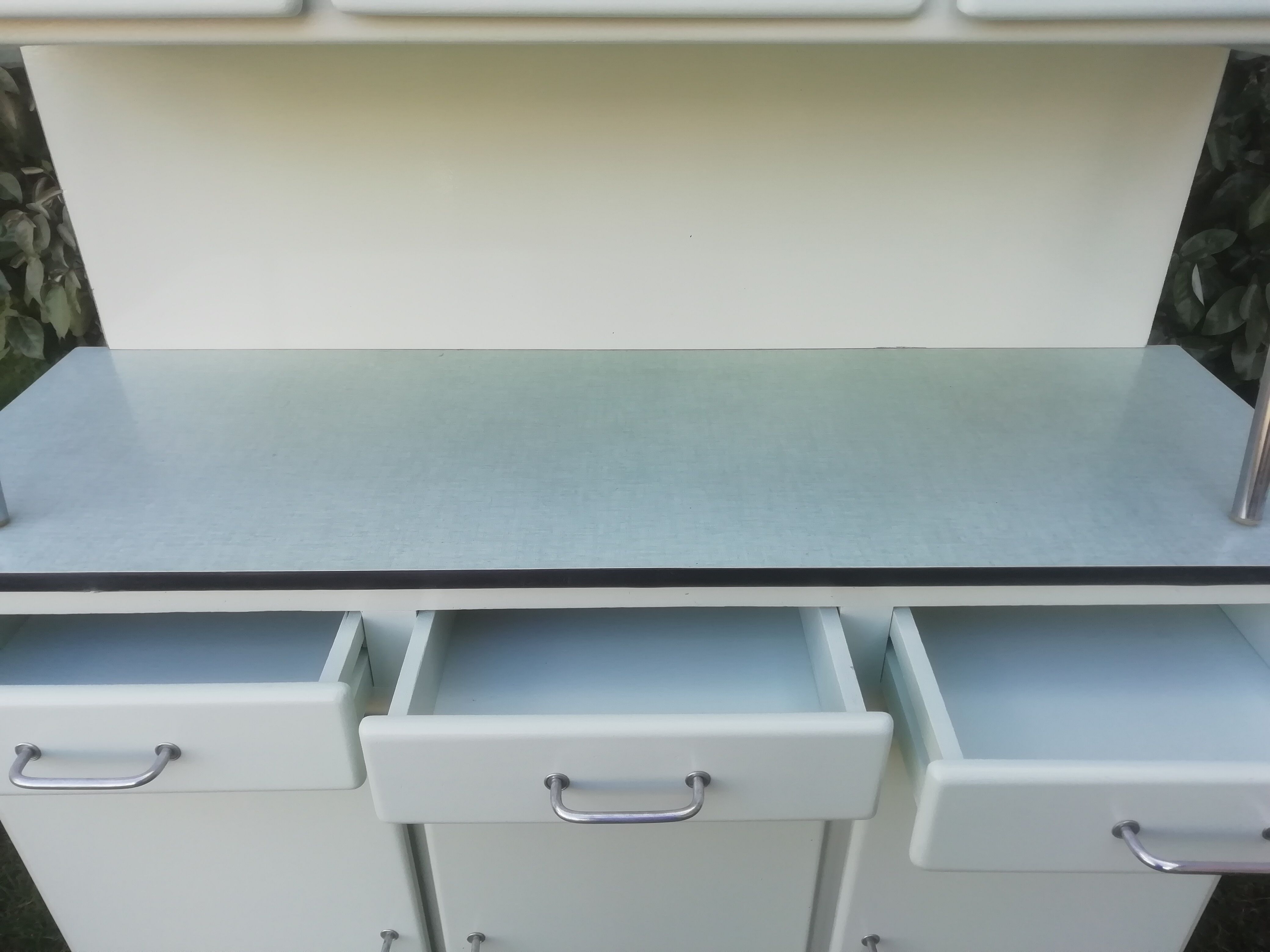 Buffet mado with table and stools