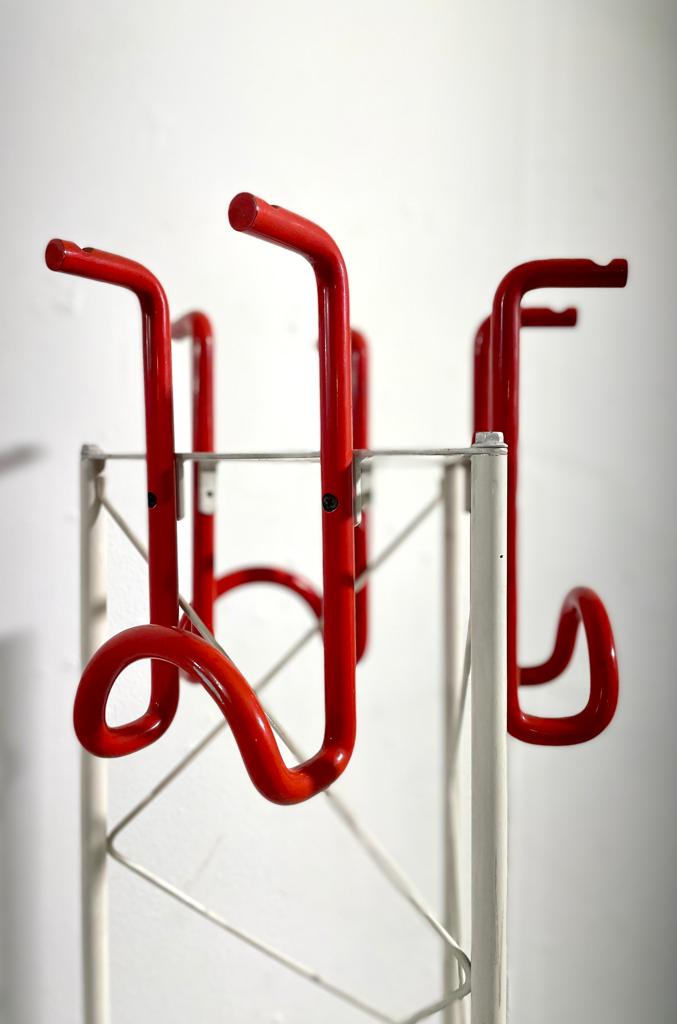 Modern white and red metal coat hanger, Italy 1980s