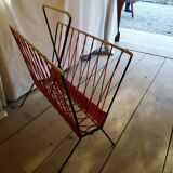 Scoubidou magazine holder