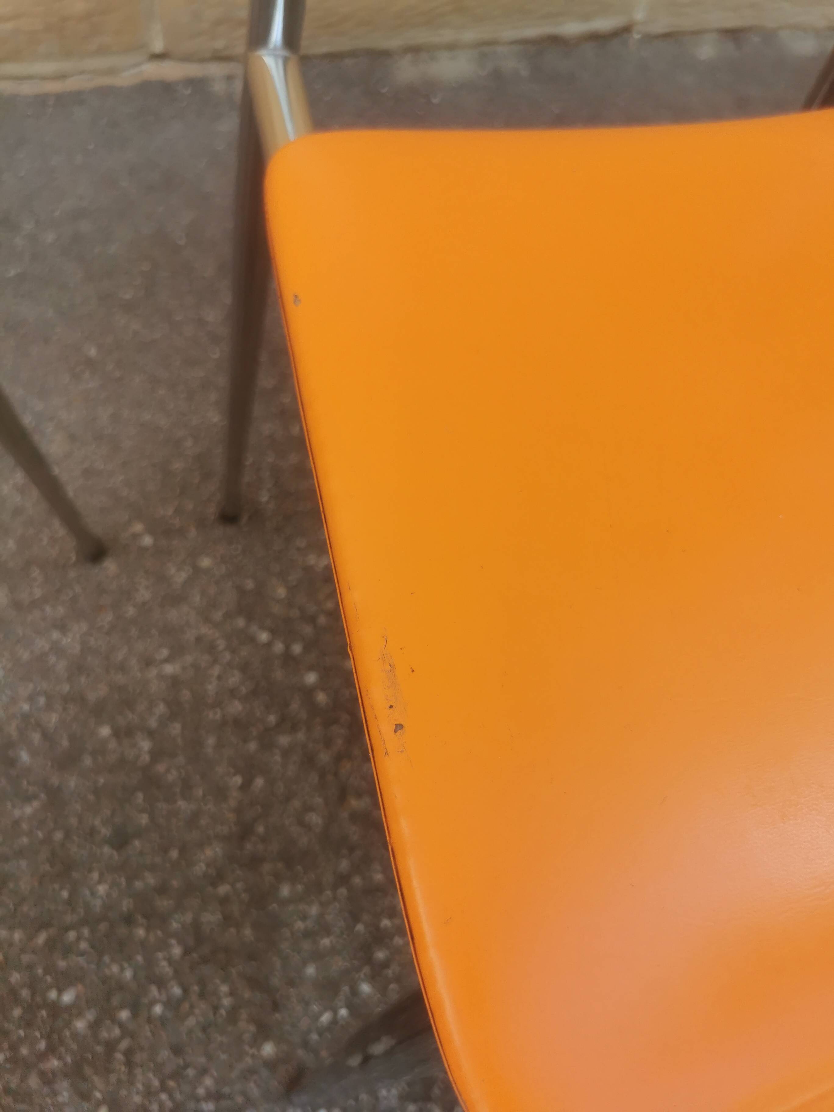 Tubmenager orange vintage chairs