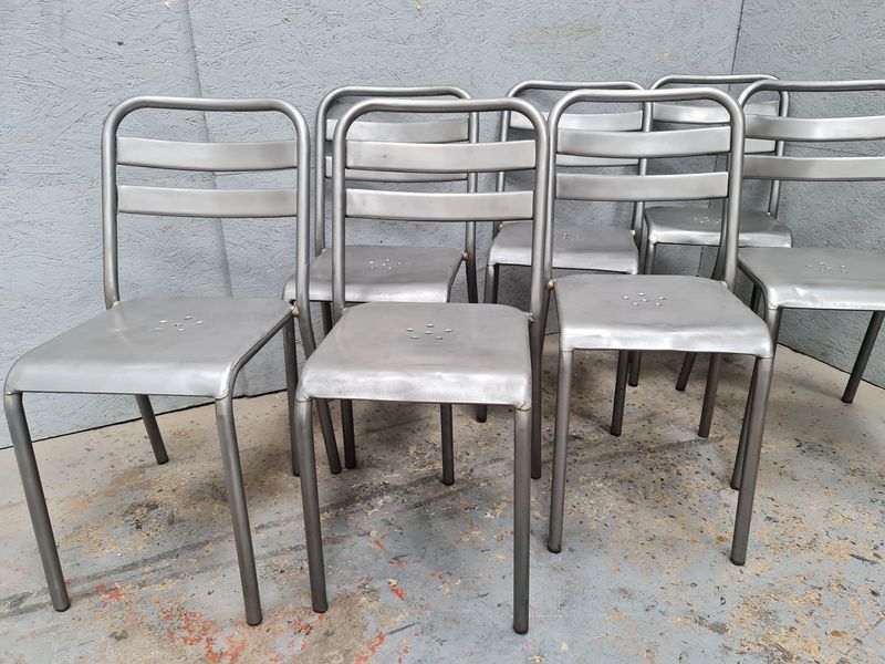 Série de six chaises Tolix patine graphite