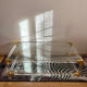 Table basse italienne Fabian verre, plexiglas et laiton, 1970-80