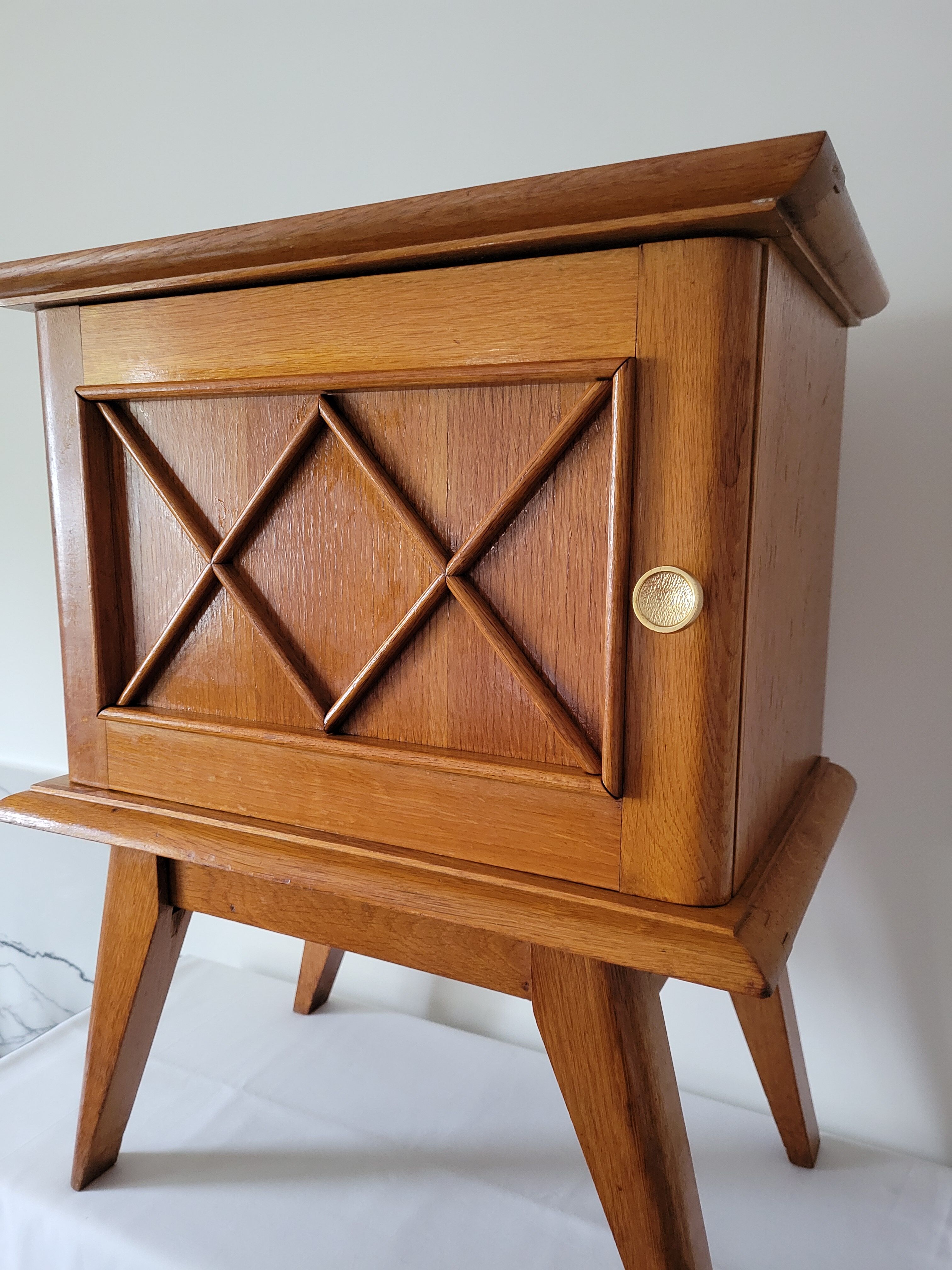 Bedside table compass legs