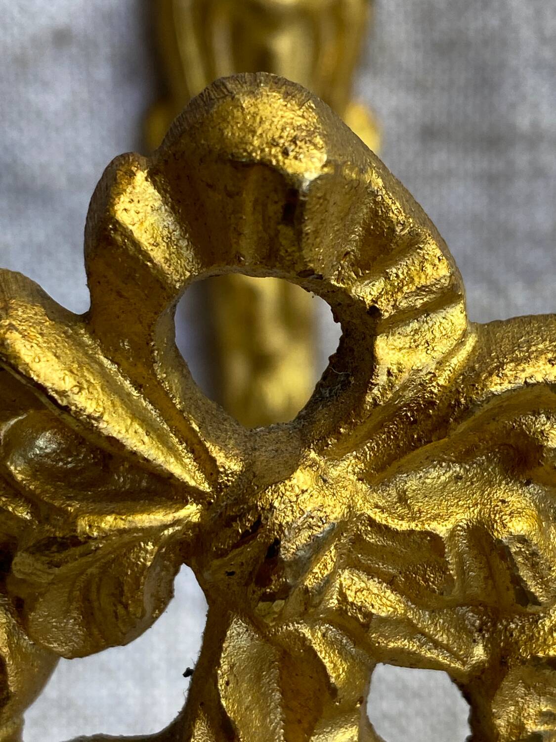 Patère en bronze doré