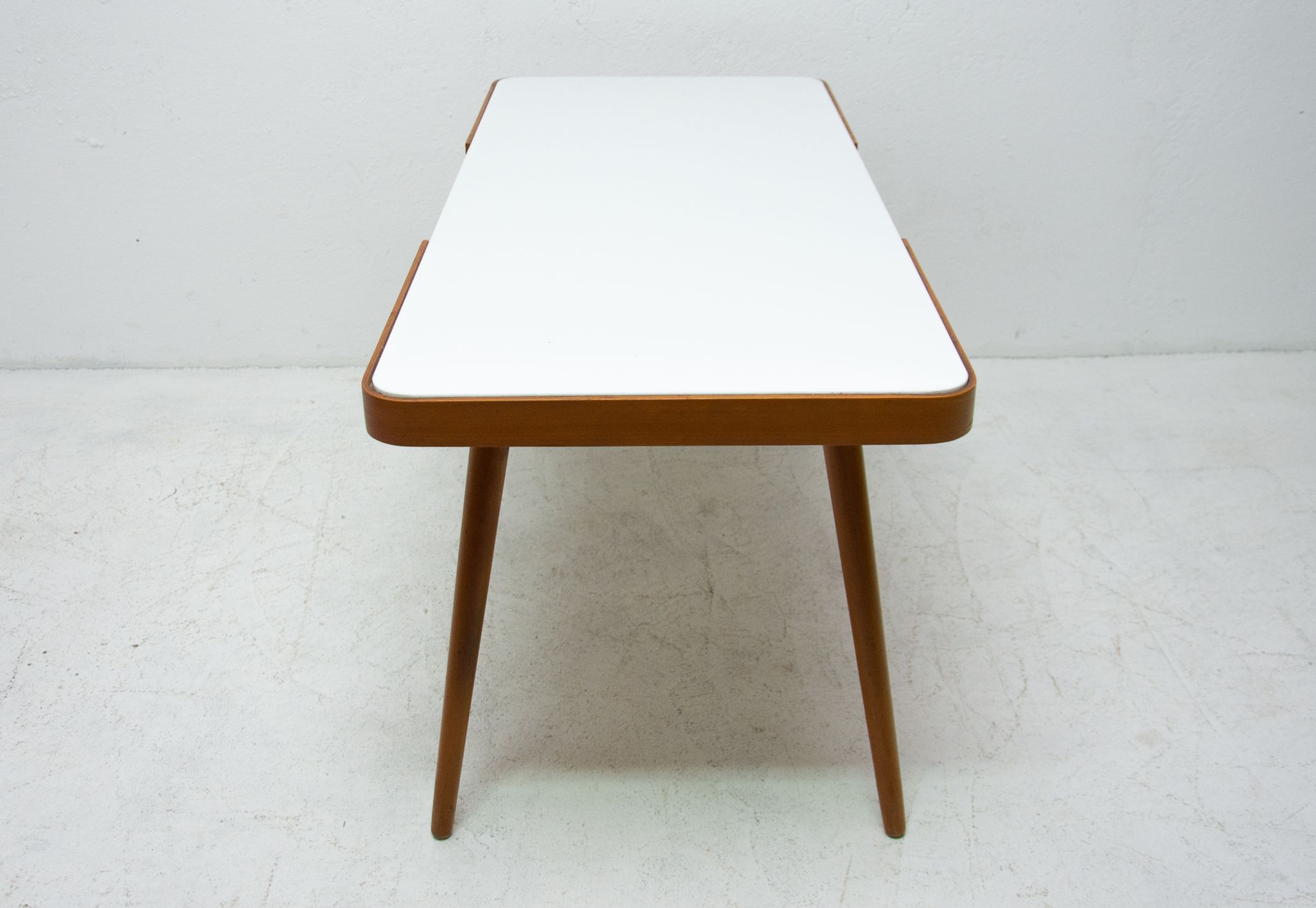 Table basse en verre du milieu du siècle, 1960 ́s, Tchécoslovaquie
