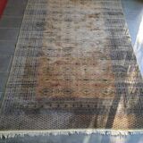 Hand-knotted silk rug 192x 300cm