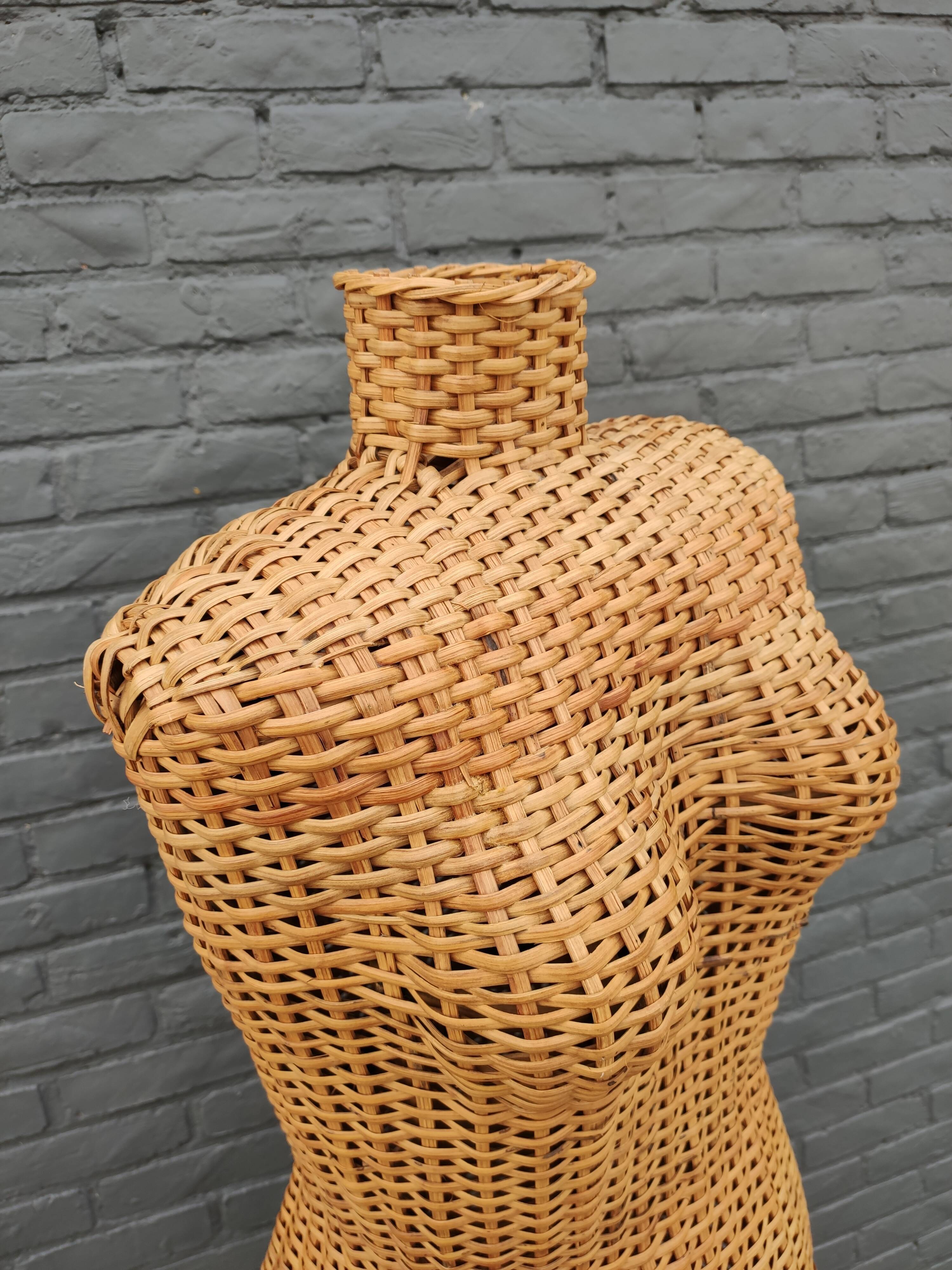 Mannequin  buste vintage en osier  et bambou