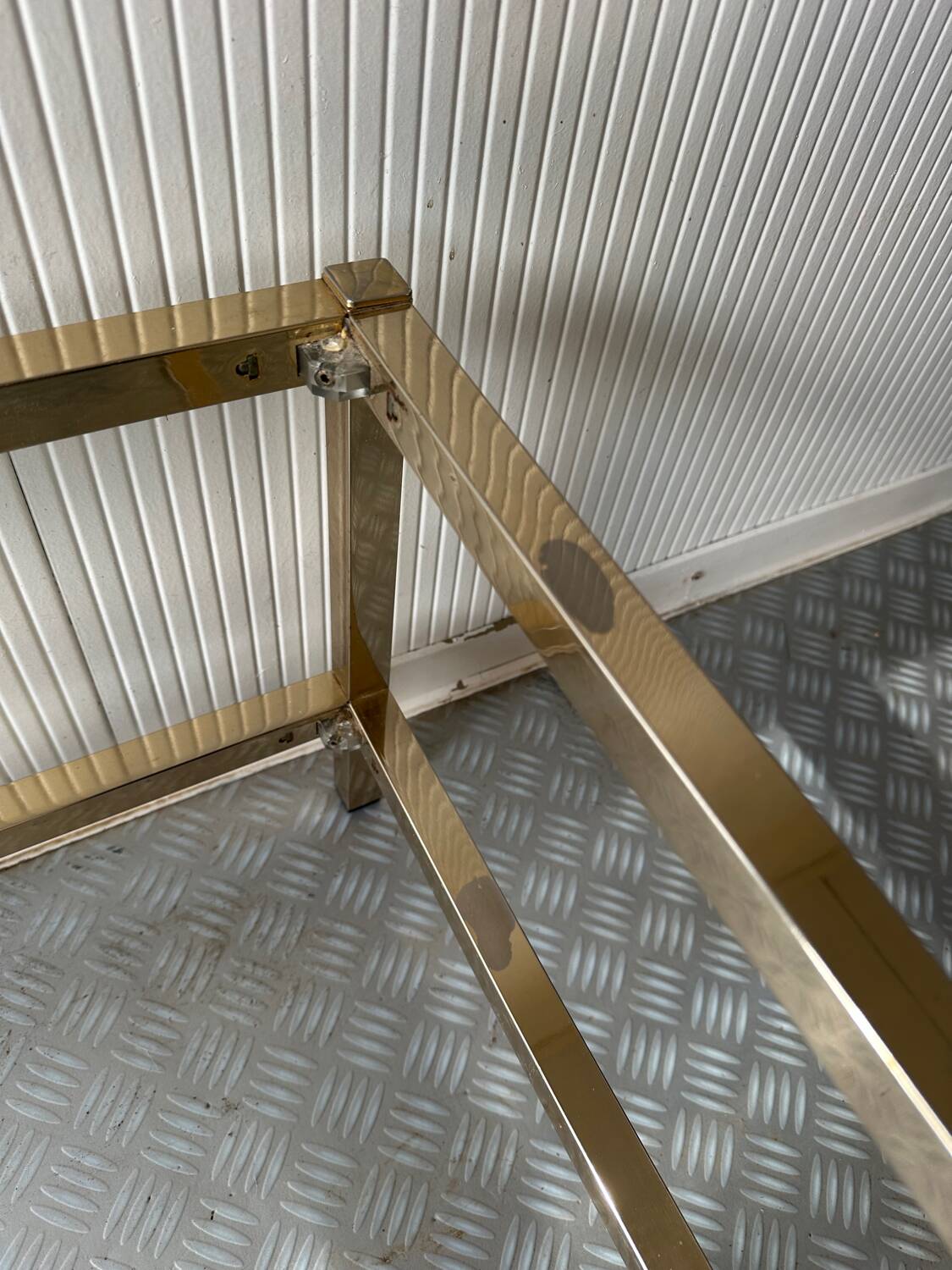 Grande table basse vintage verre et laiton – années 1960-1970