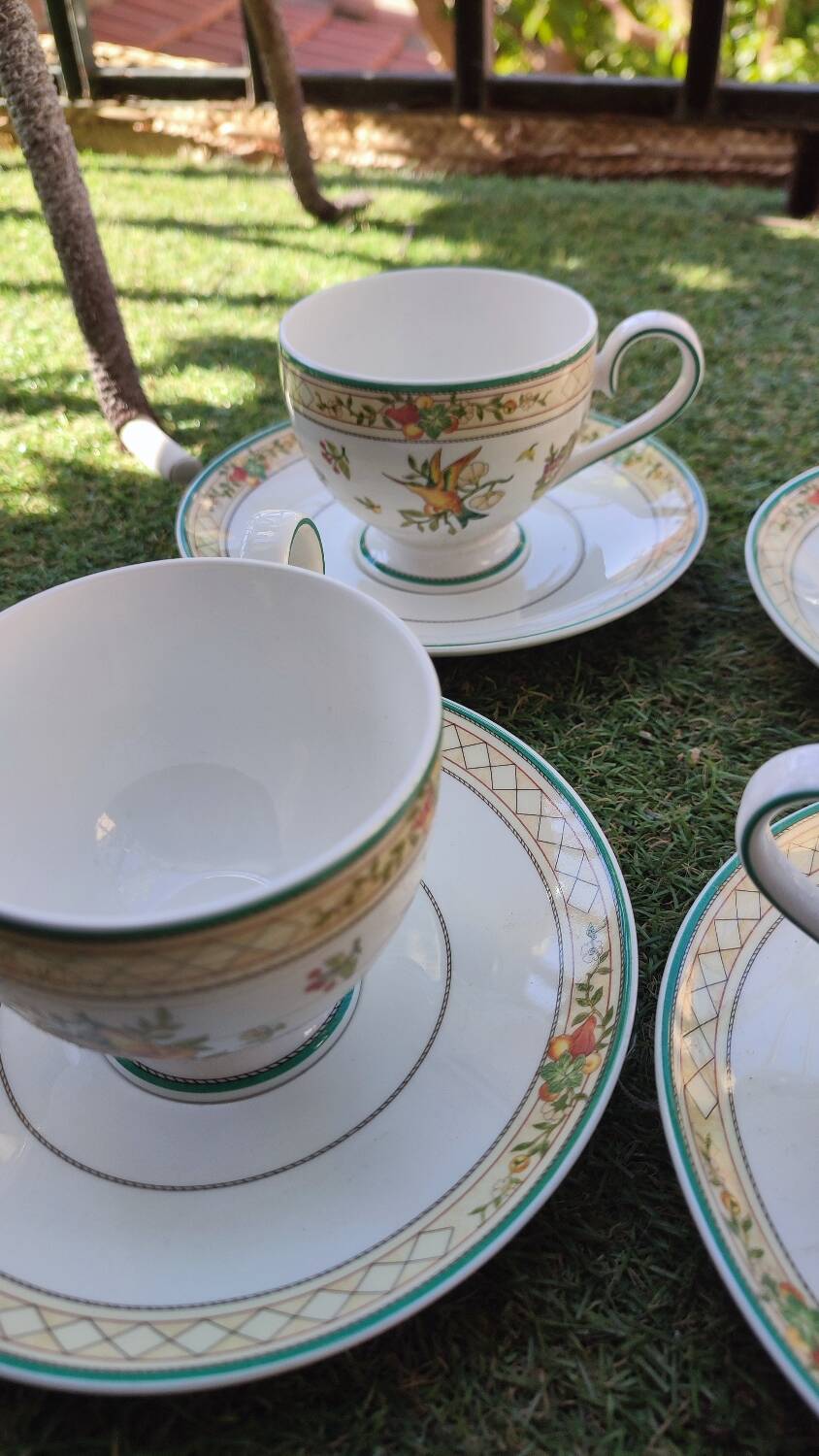4 Villeroy and Boch Golden Birds tea cups