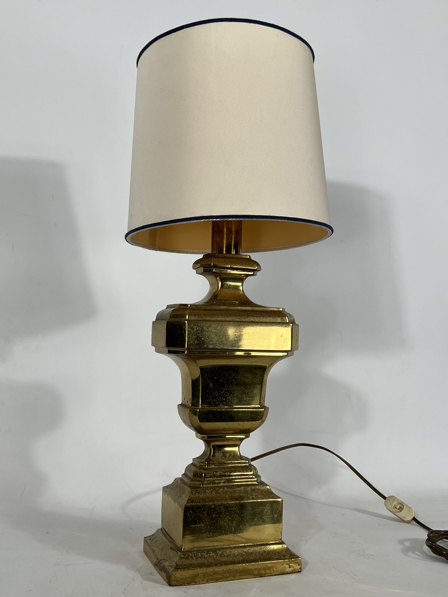 Lampe de table italienne en laiton massif des années 50