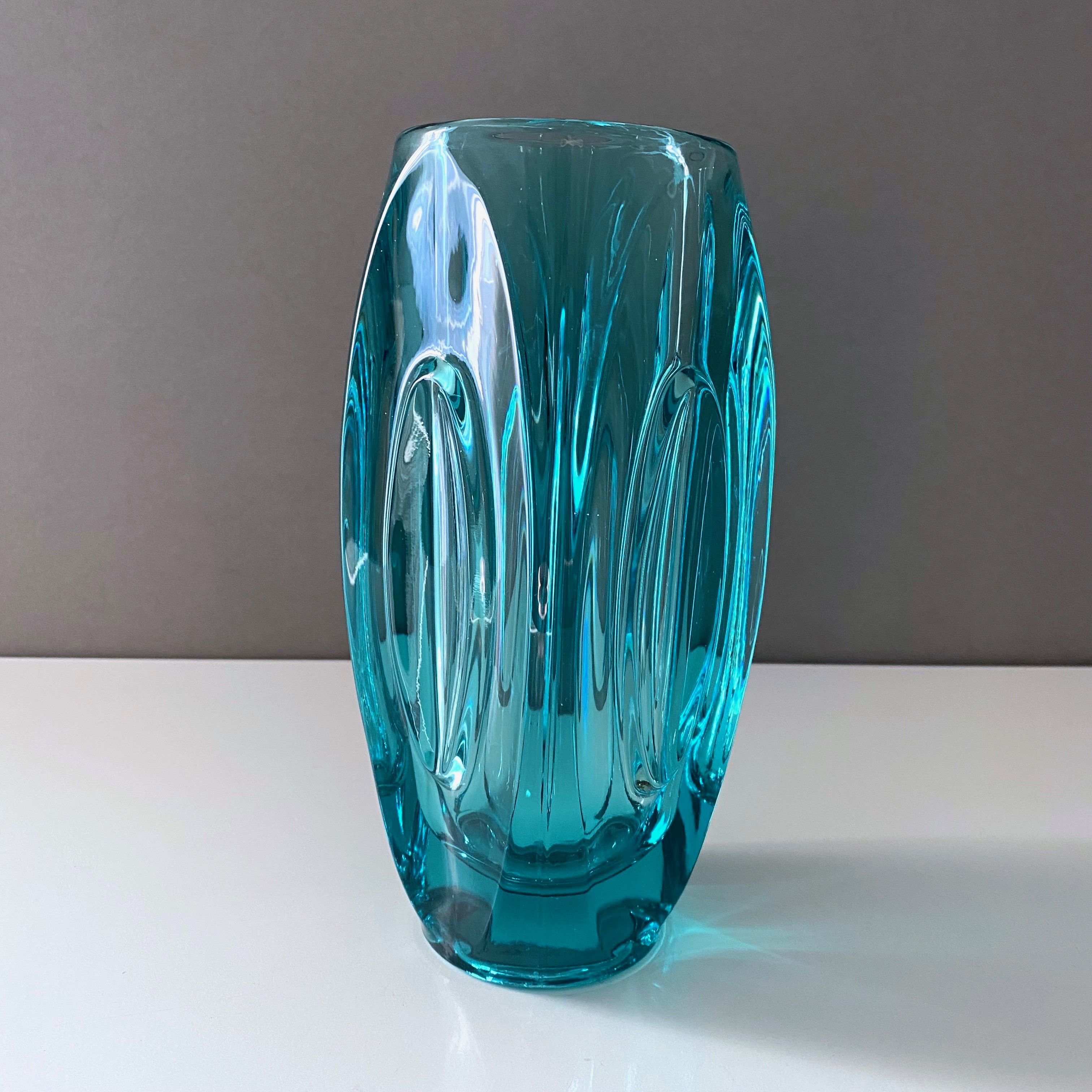 Sklo Union Vase, Rudolf Schrötter, Rosice Bullit Lens, Turquoise, Vintage Interior