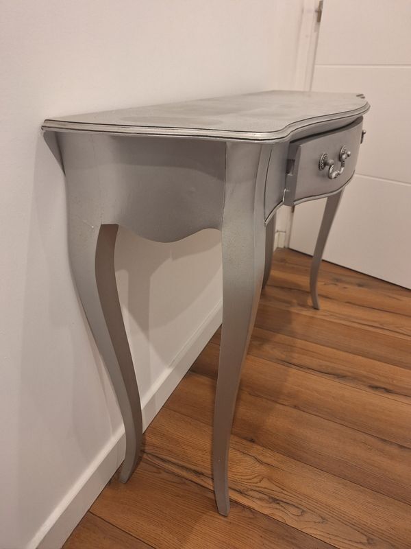 Silver console