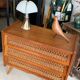 Commode en bois et rotin vintage pieds compas