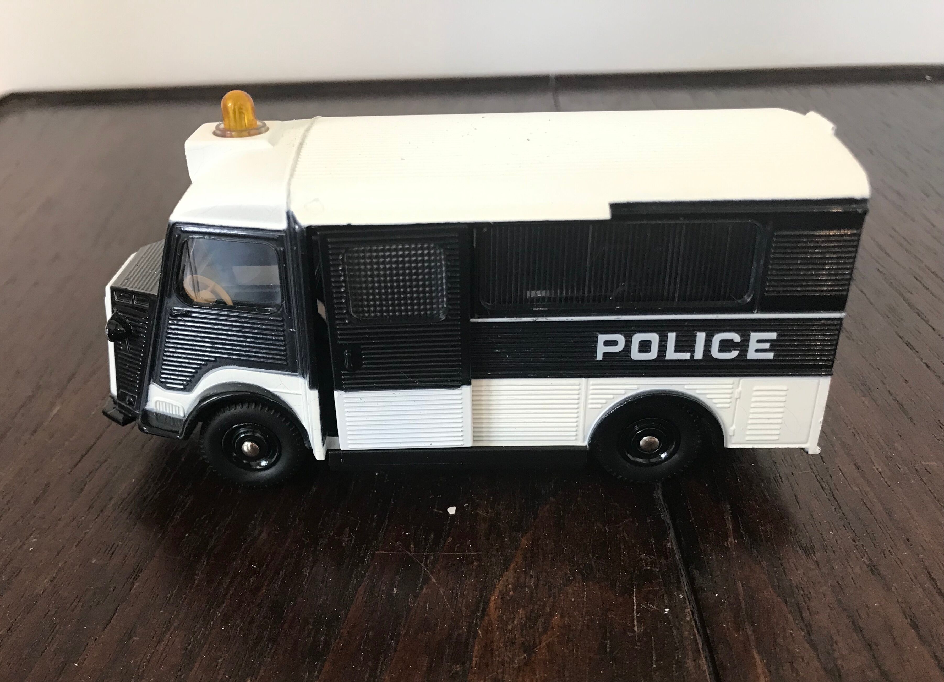 Car de Police Dinky Toys