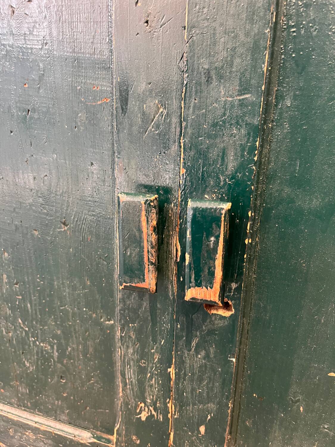 Ancien buffet parisien bois patiné / meuble de métier arct