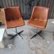 Paire de chaises pivotantes en Skaï cognac marron