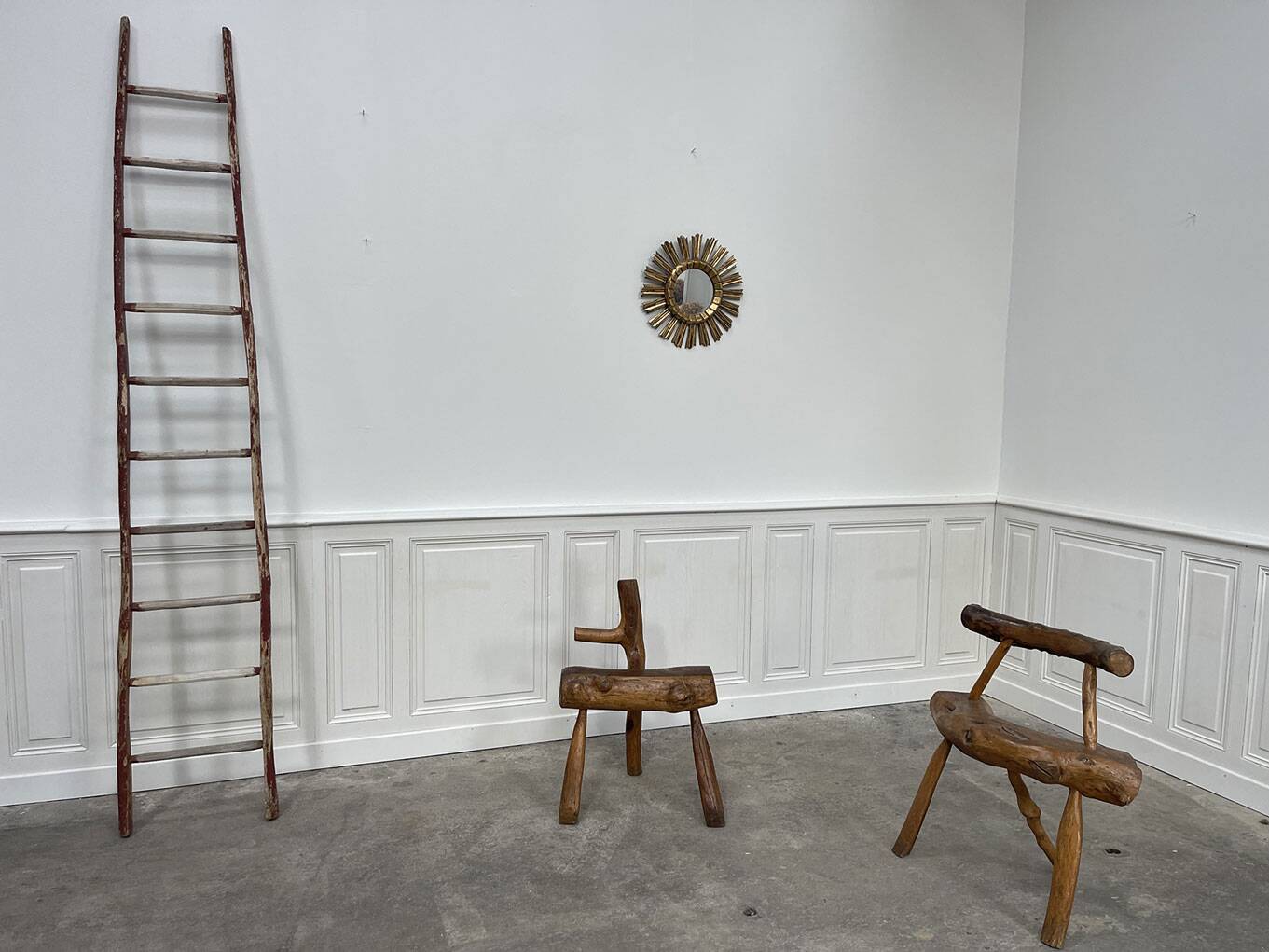 Paire de chaises en bois art populaire