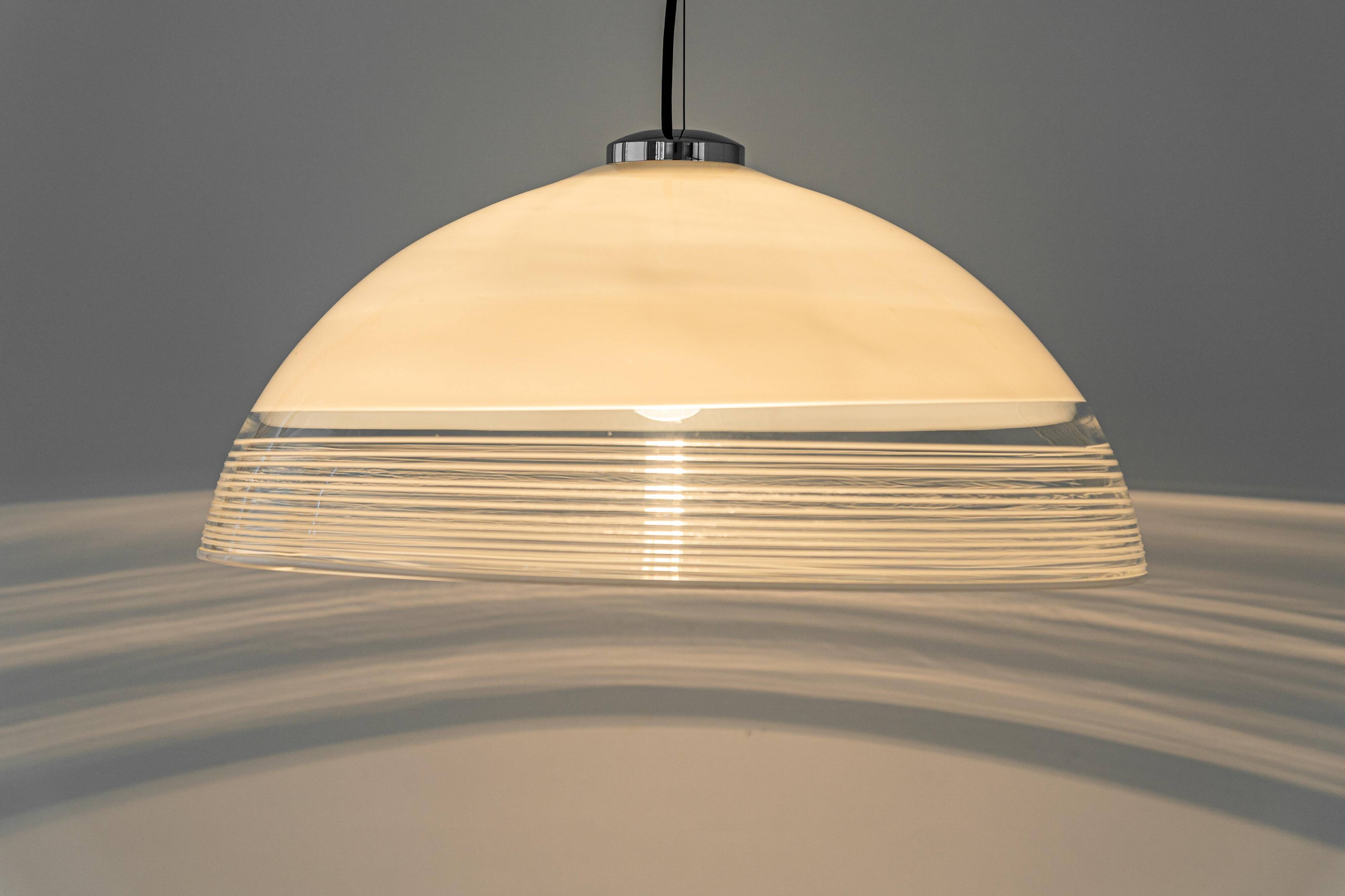 Magnificent suspended light fixture in white glass, Murano glass, Italy, 1970s.