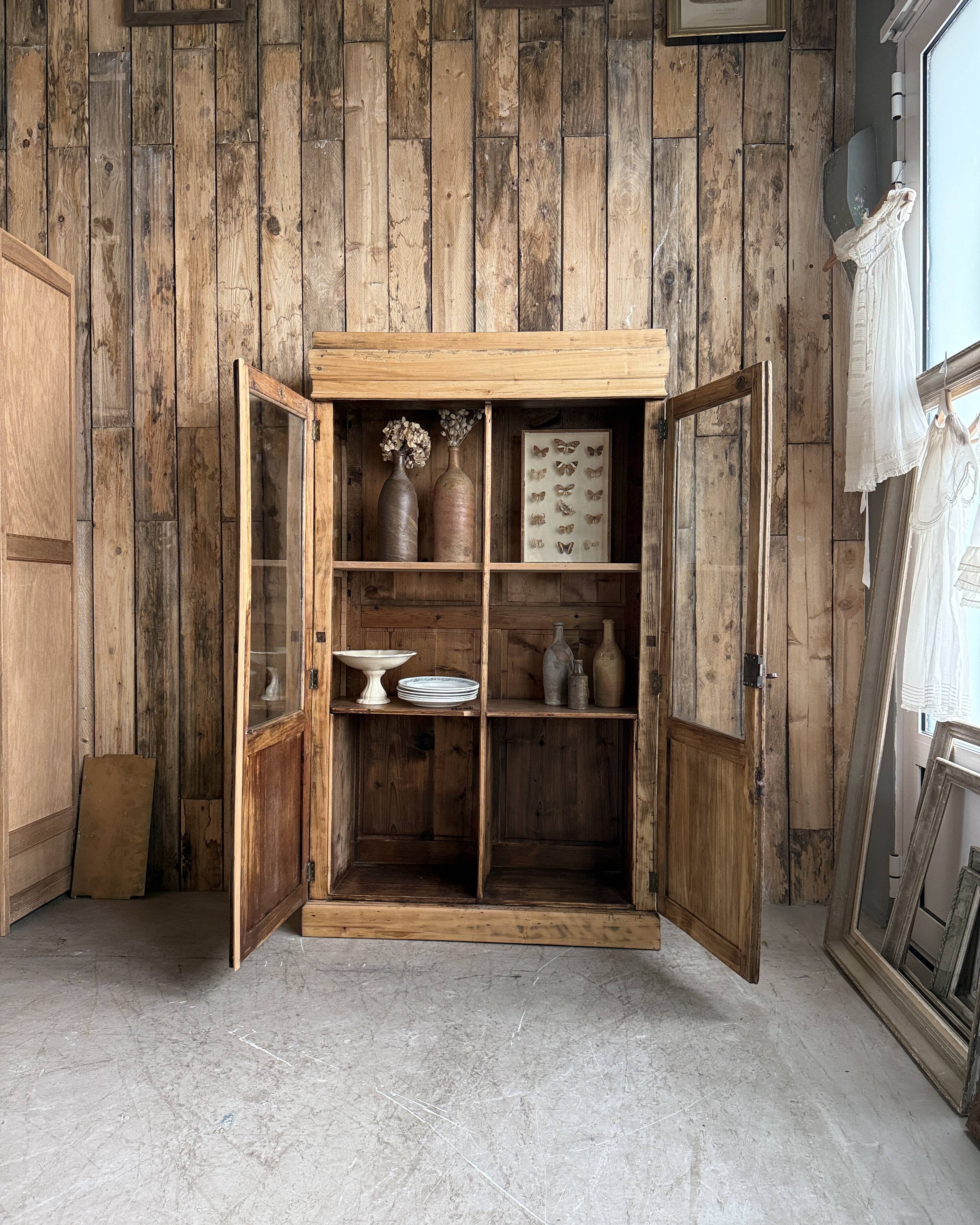 Petite vitrine ancienne en pin (restaurée)
