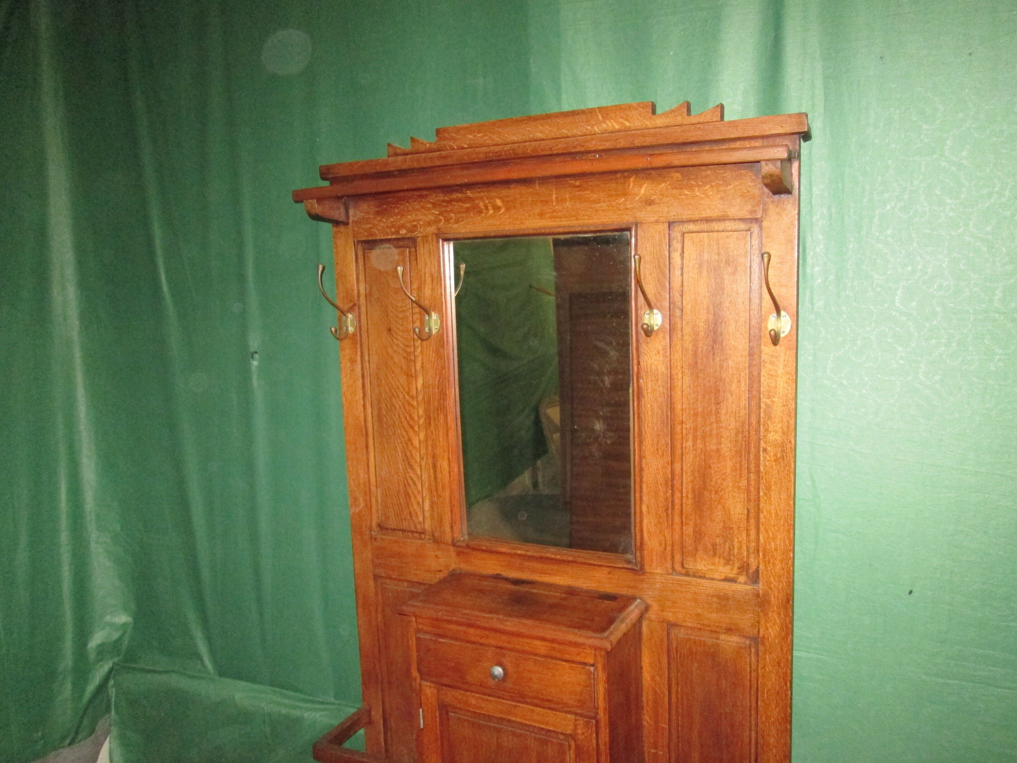 chestnut coat holder