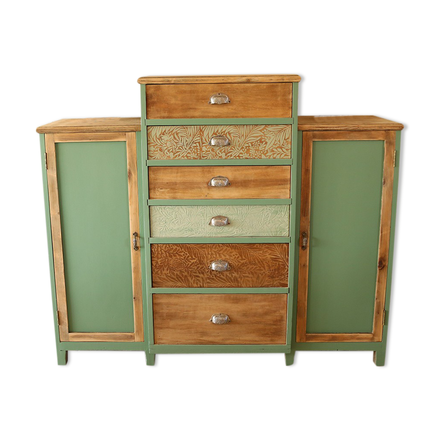 Seasonal dresser