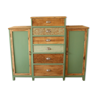 Seasonal dresser