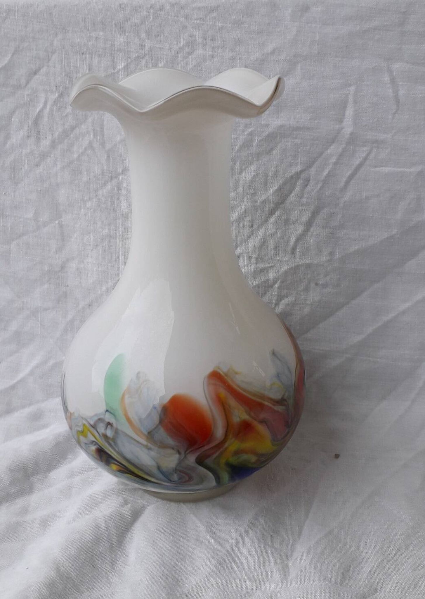 Vase en verre multicolore