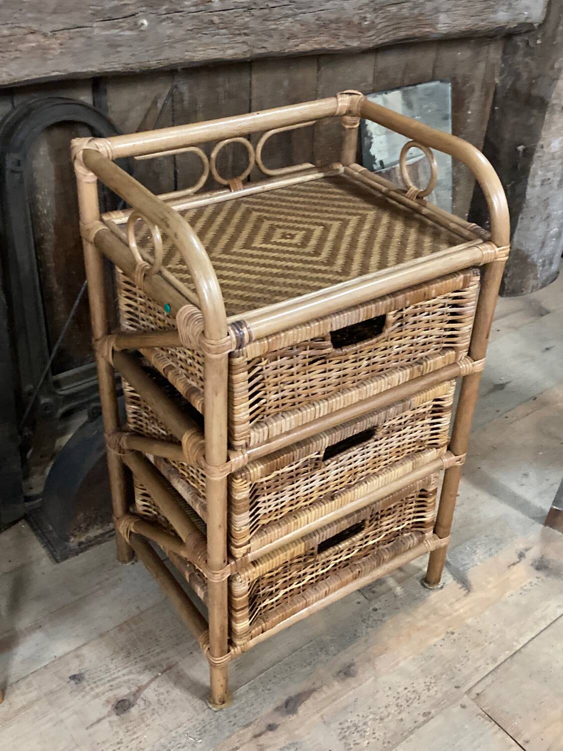 Meuble en rotin vintage