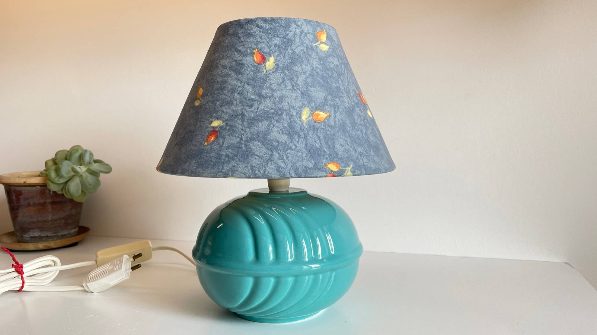 Lampe boule en céramique bleue vintage
