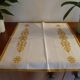 6 serviettes de table brodées blanches et camel 47 x 45