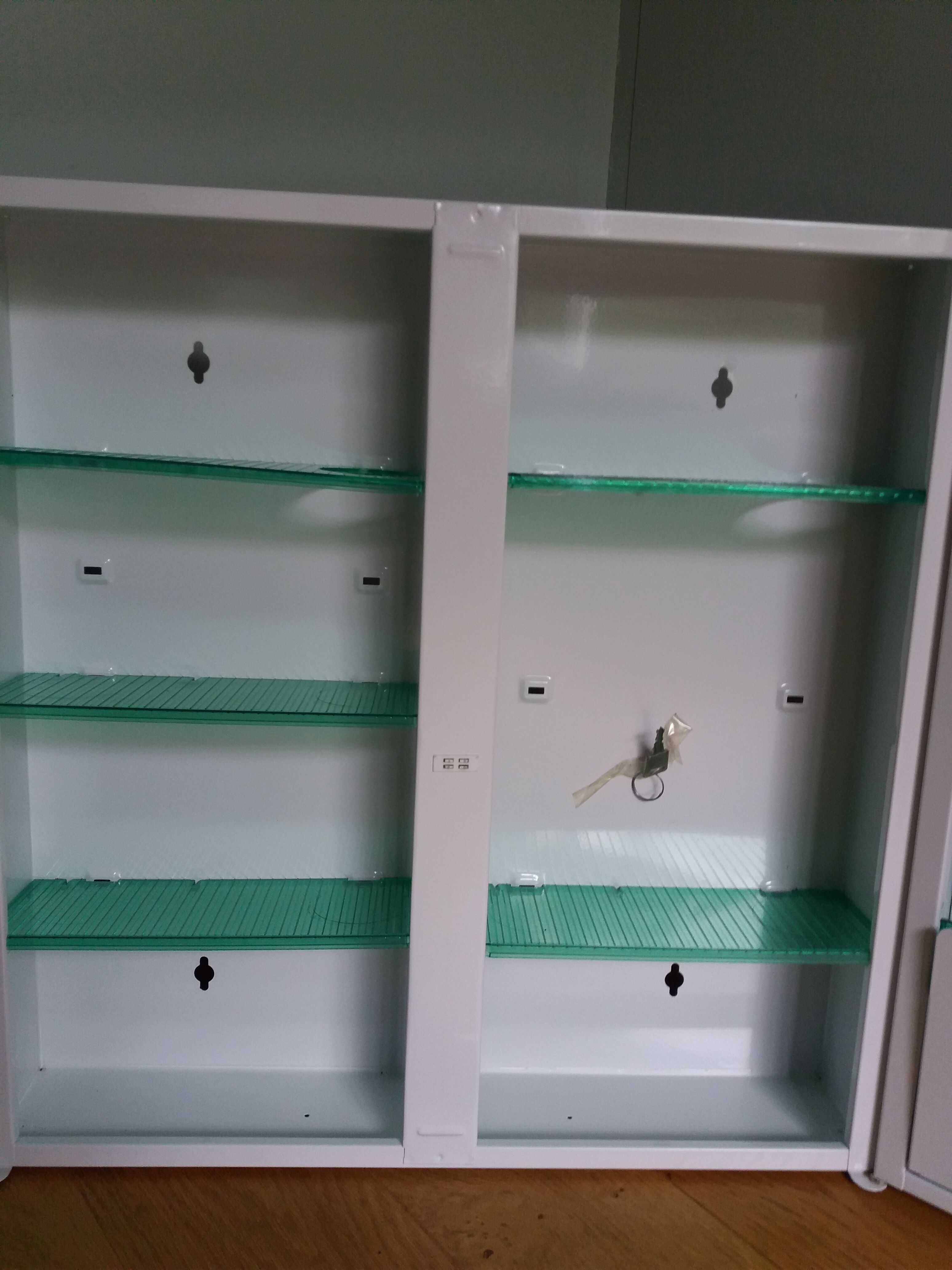 Rossignol medicine cabinet