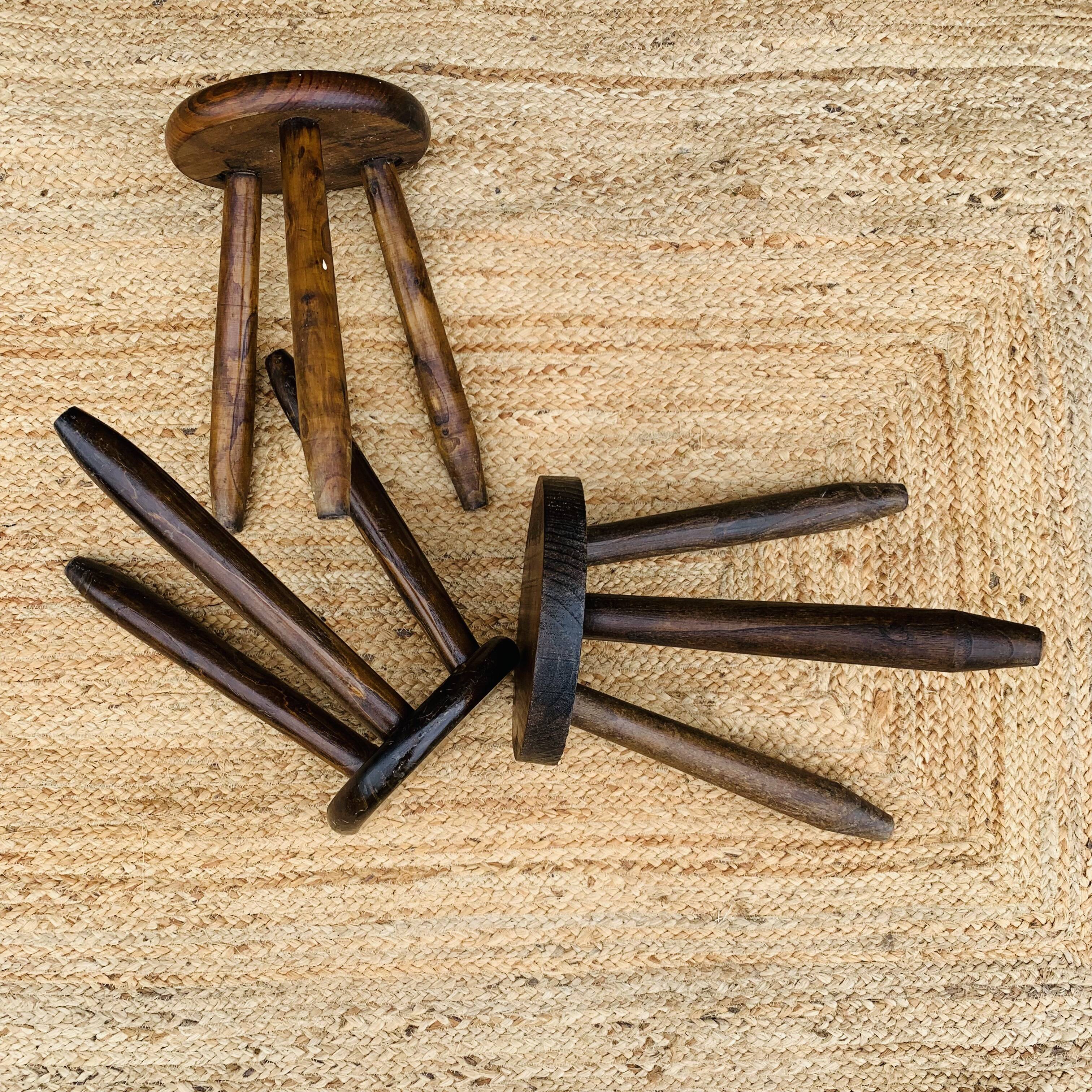 Suite de 3 tabourets tripode dépareillés