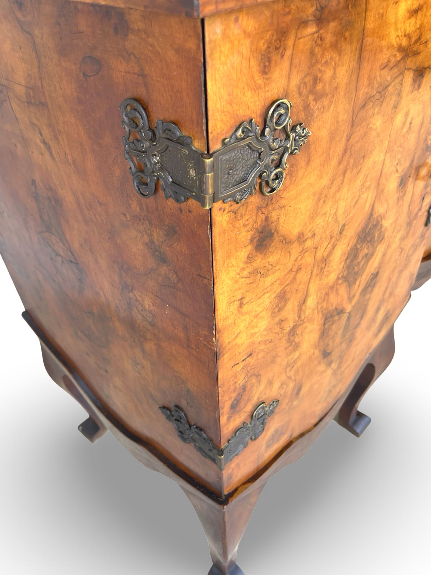 Walnut buffet, antique Italian, 1930s.