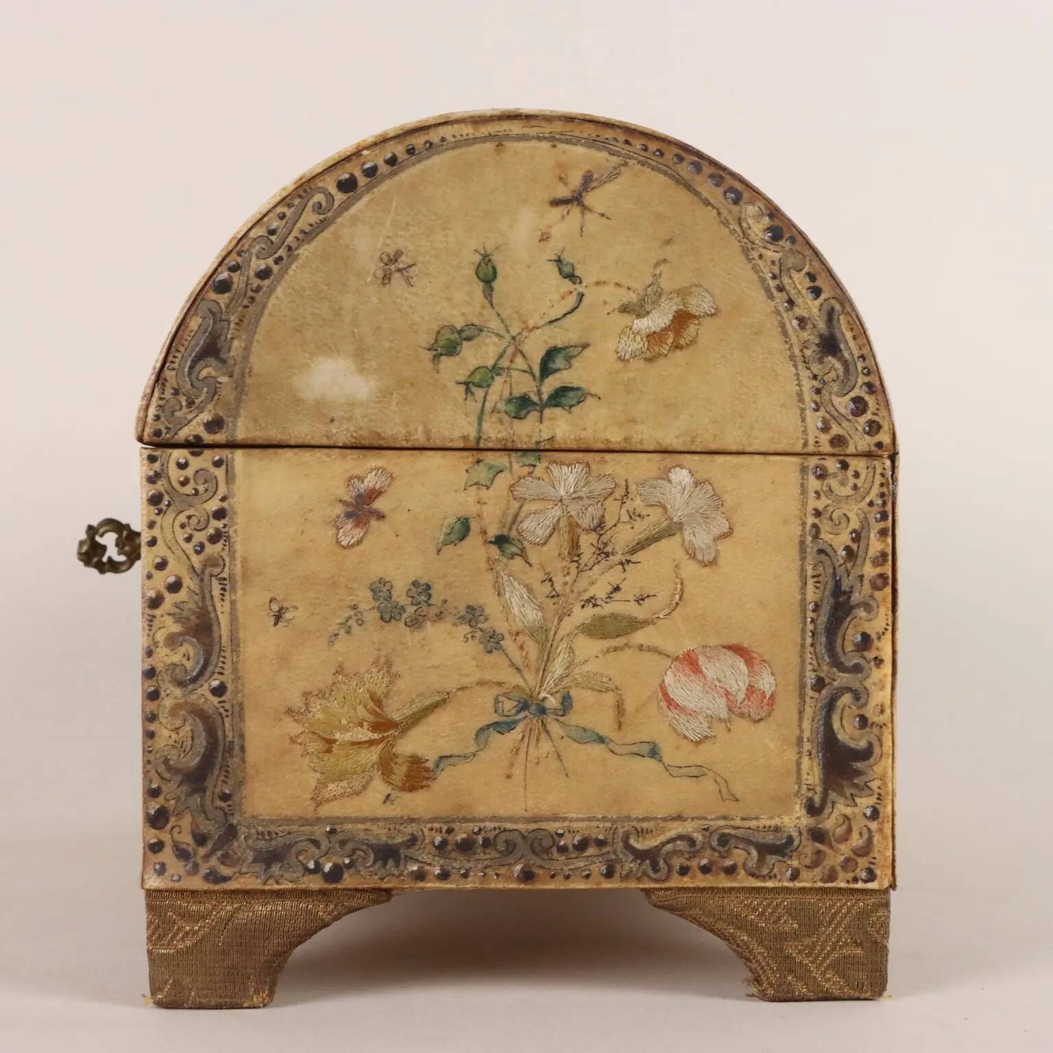 Antique wooden box covered with painted parchment, Italy, 19th-20th century.