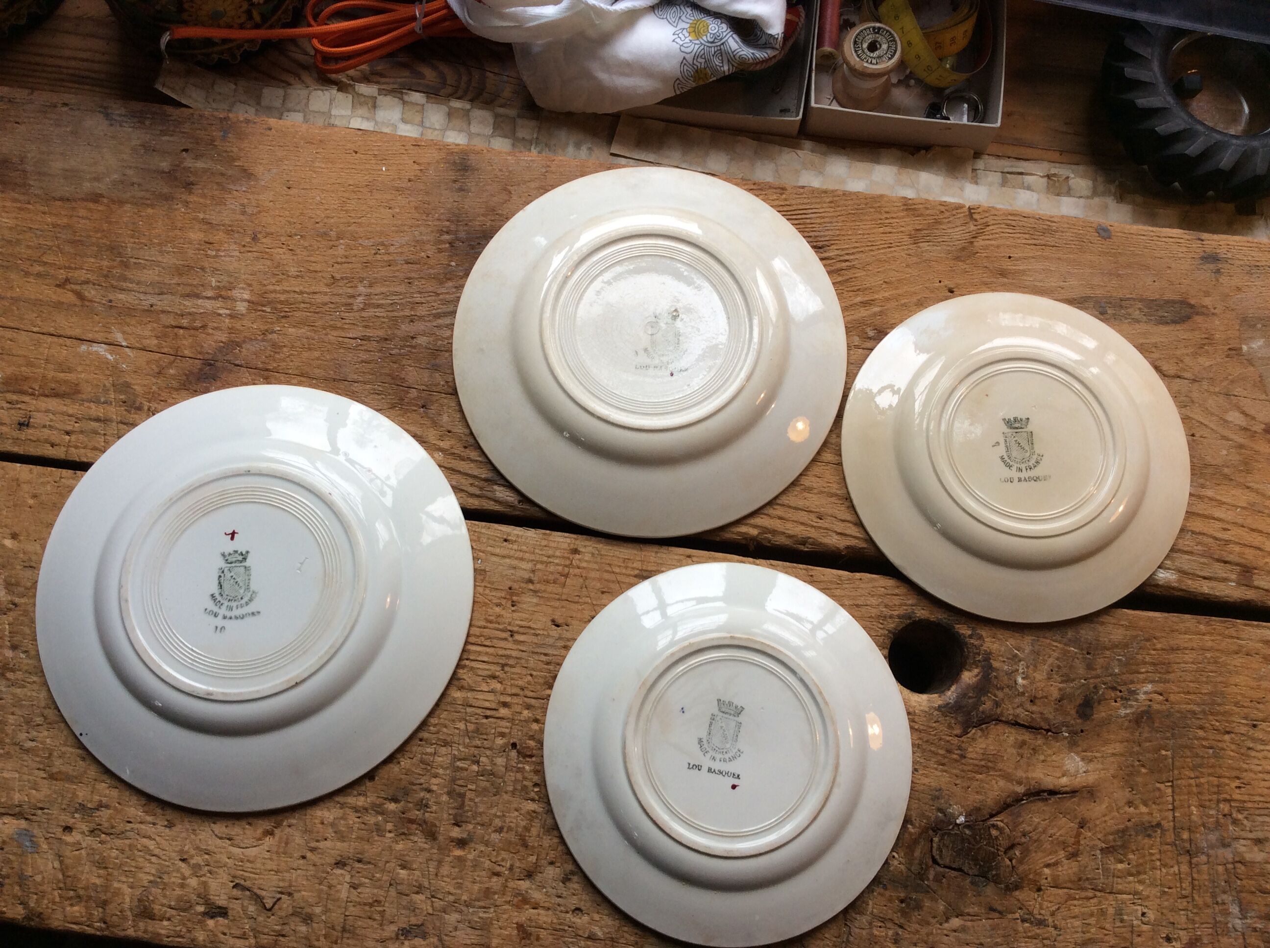 2 large and 2 small plates model basque Lou