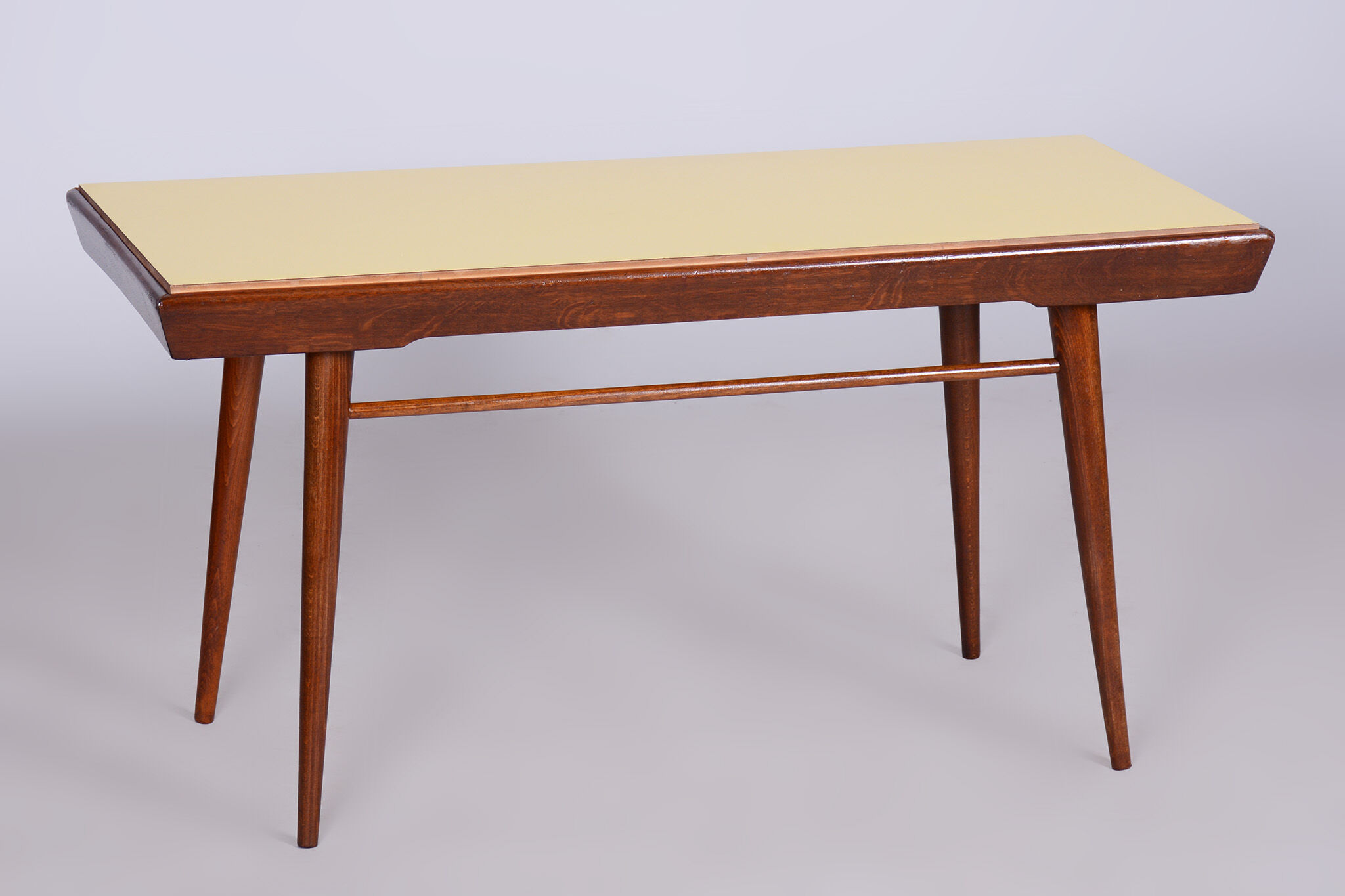 Table basse, plateau pivotant, hêtre, Umakart, Tchéquie, années 1950