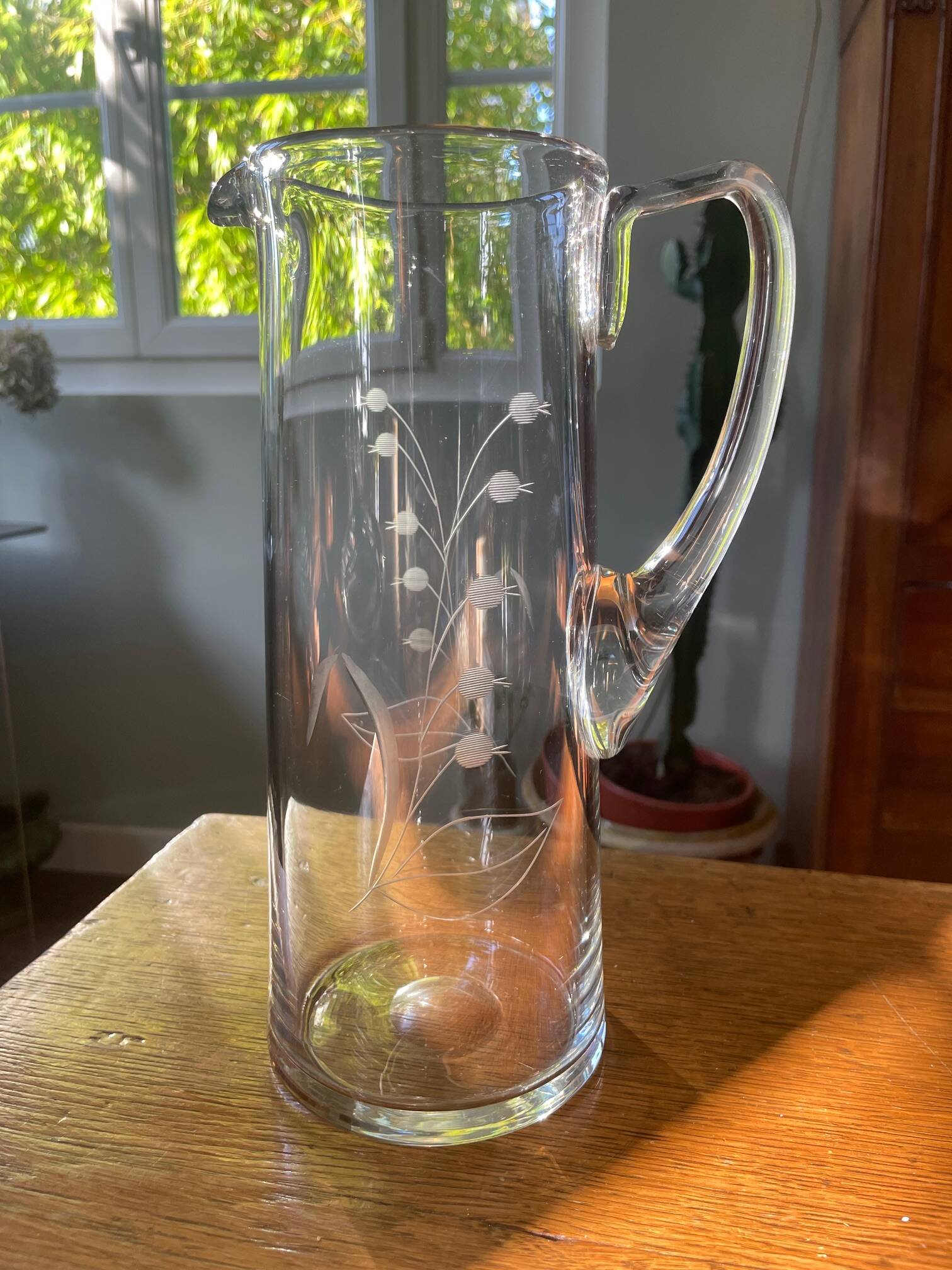 Pitcher or carafe in blown crystal and engraved with floral motif