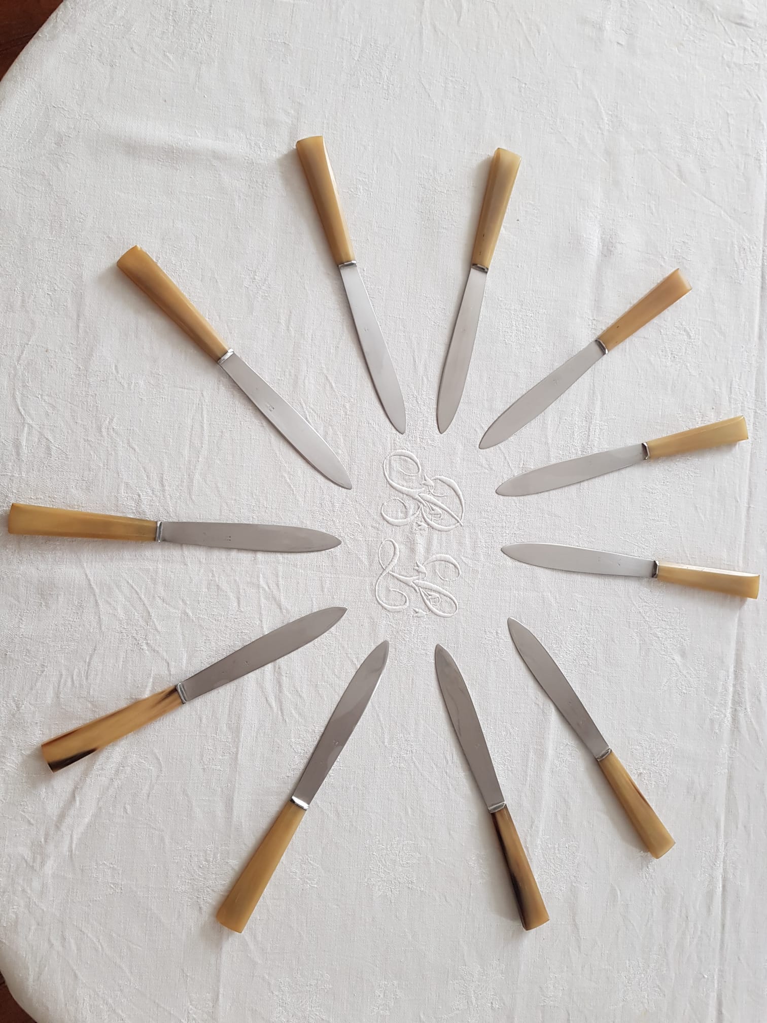11 couteaux anciens manche en corne
