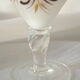 Soliflore en opaline blanche fleuri vintage