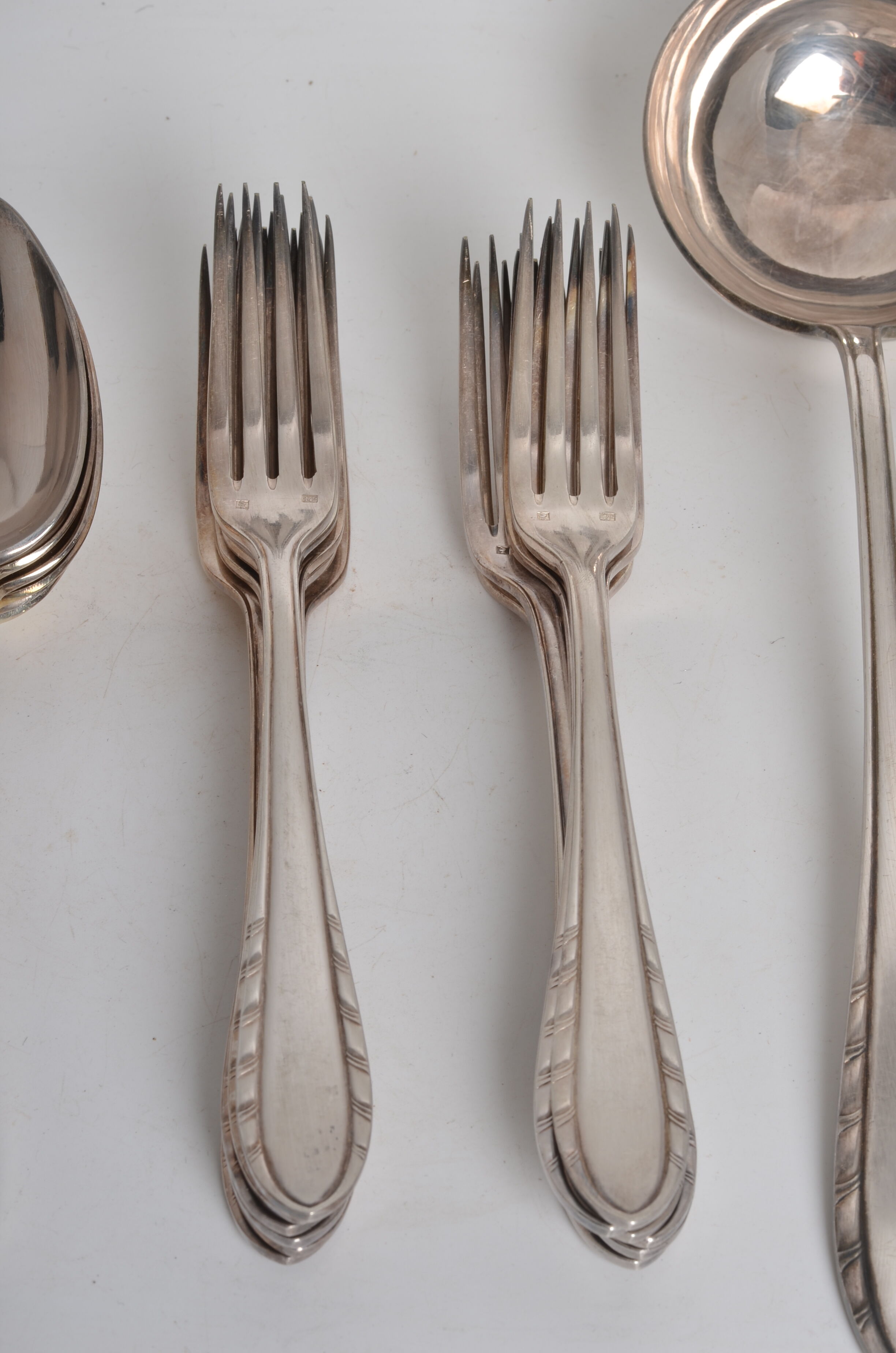 Silver metal housewife 37 pieces art nouveau