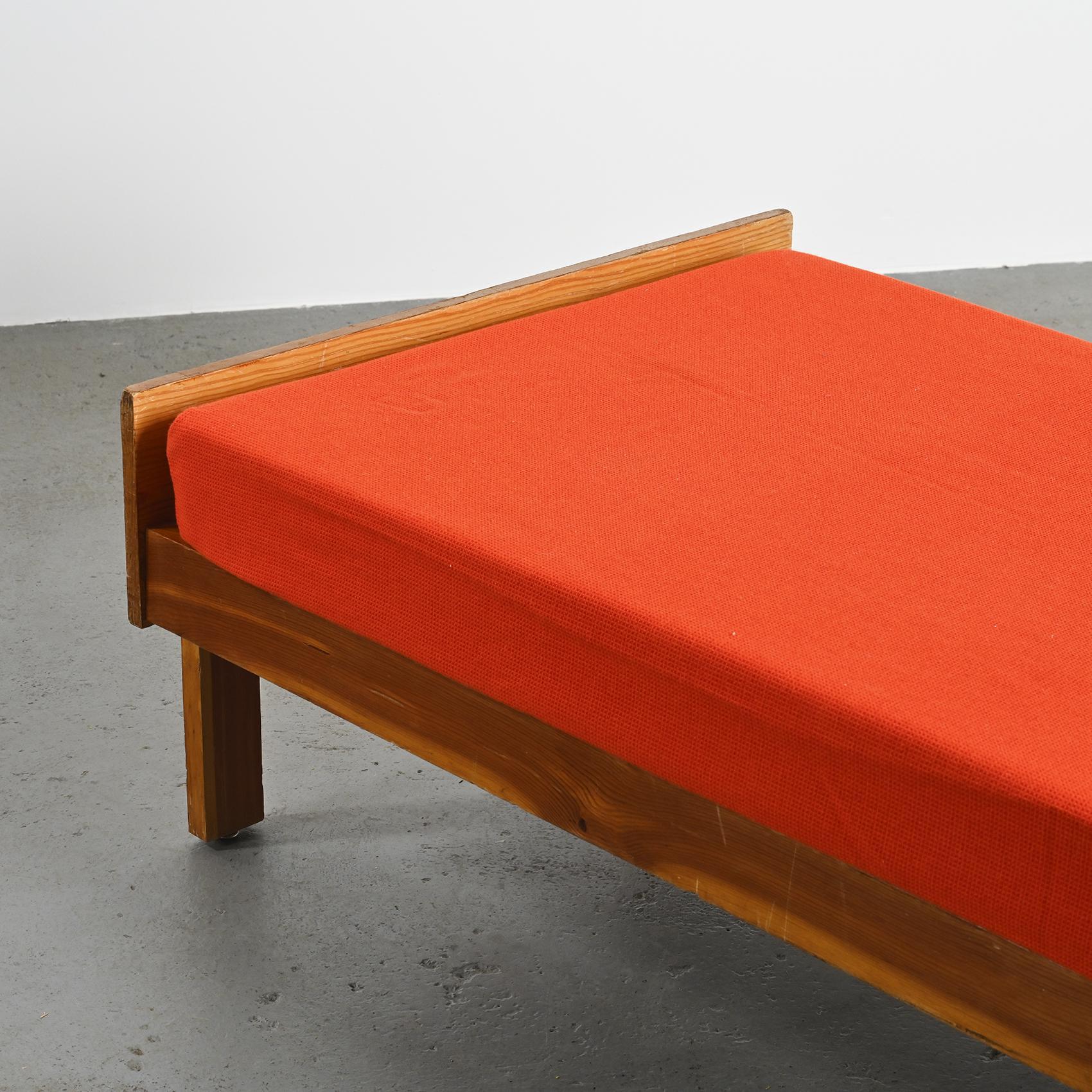 Lit banquette by Pierre Guariche, La Plagne, around 1965.