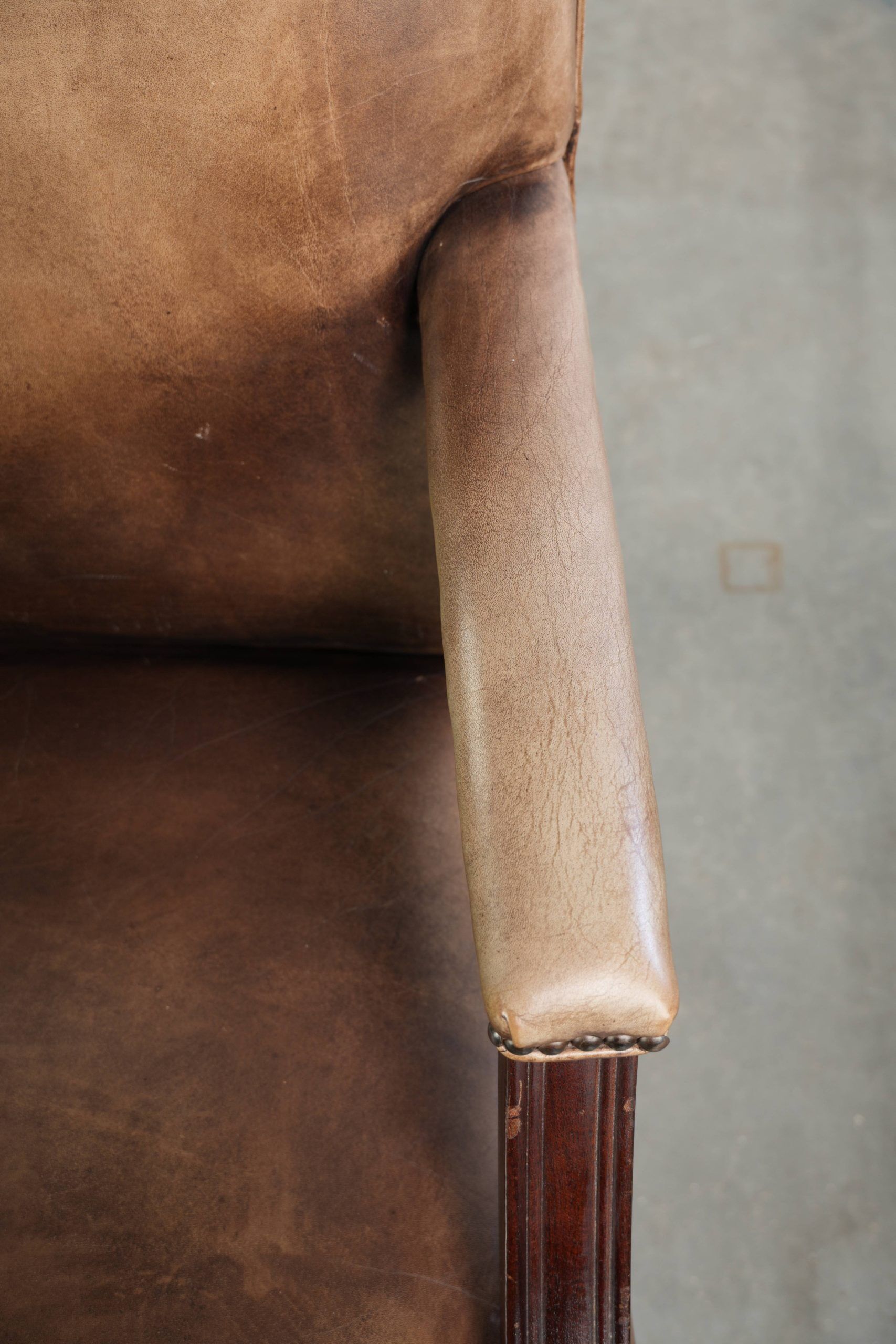 Chaise de bureau/chaise d'appoint Gainsborough en cuir de vache de style anglais du 20e siècle