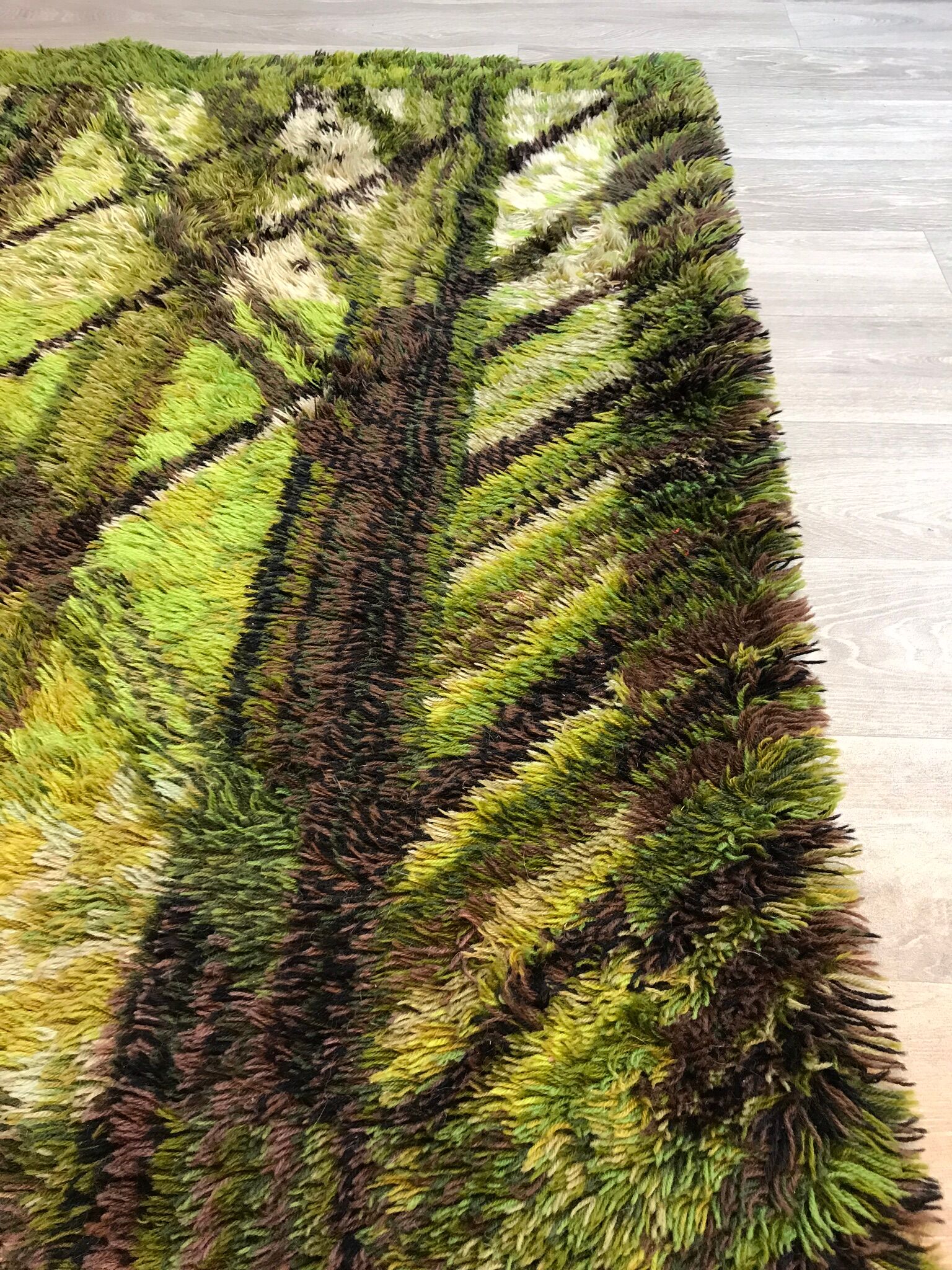 Öster Gyllen long pile carpet green brown Vintage Sweden