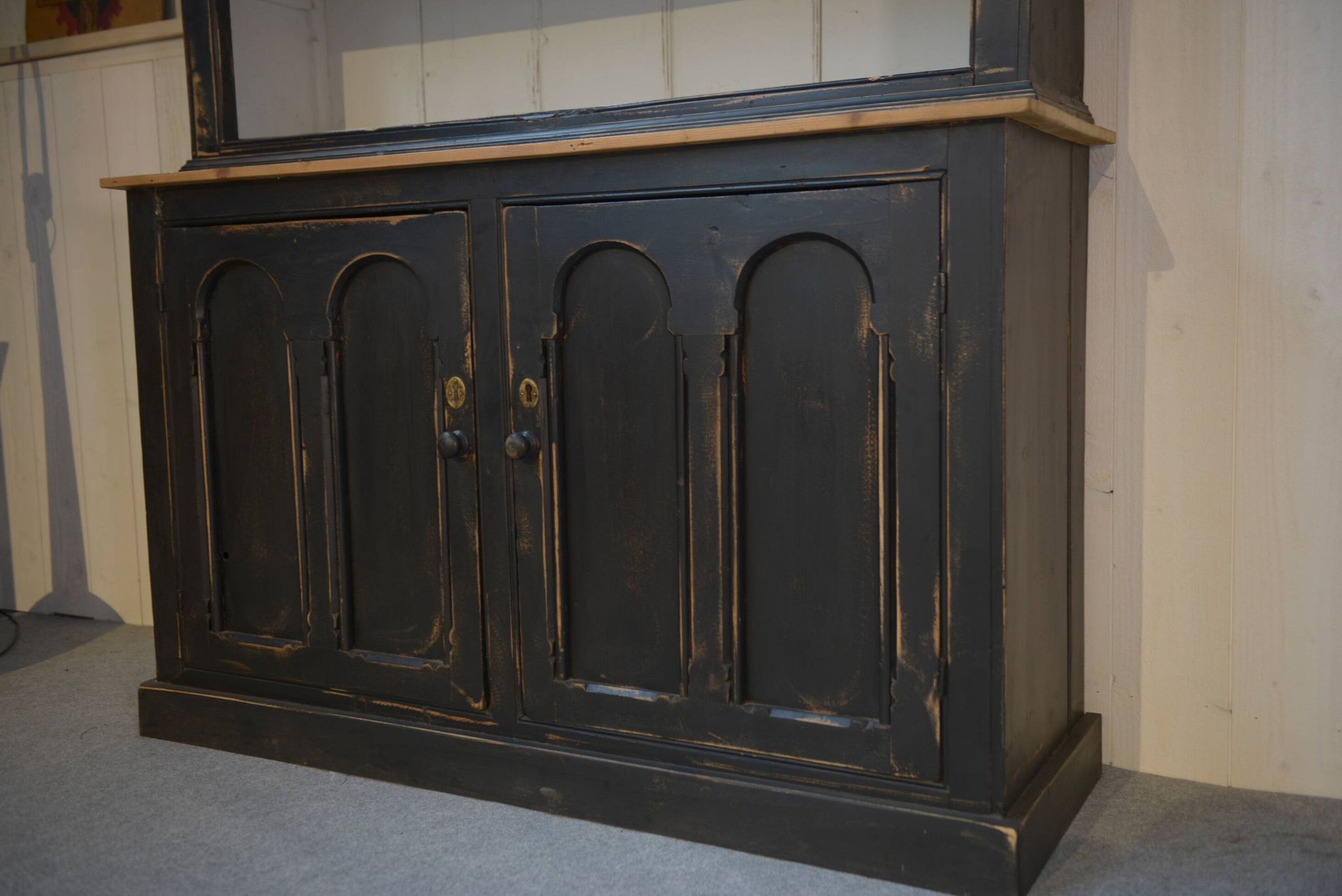 Buffet deux corps patine noire intérieur blanc 1950's